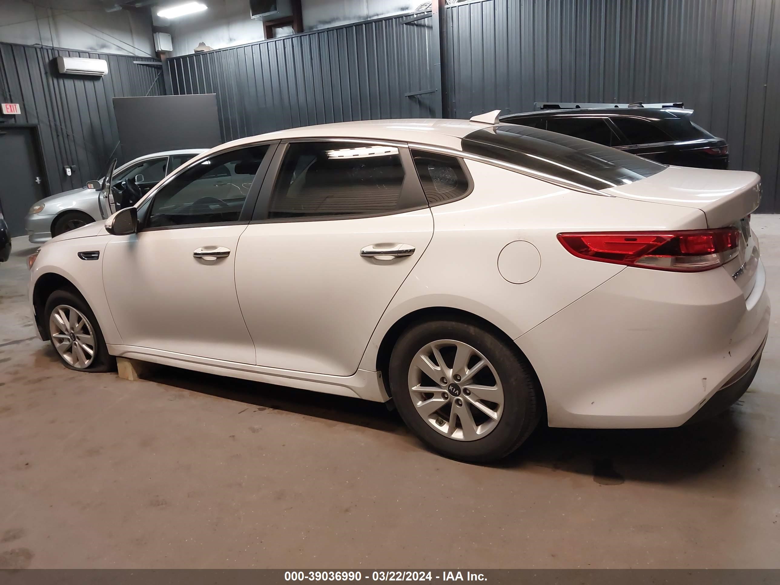 Photo 13 VIN: 5XXGT4L37GG080294 - KIA OPTIMA 