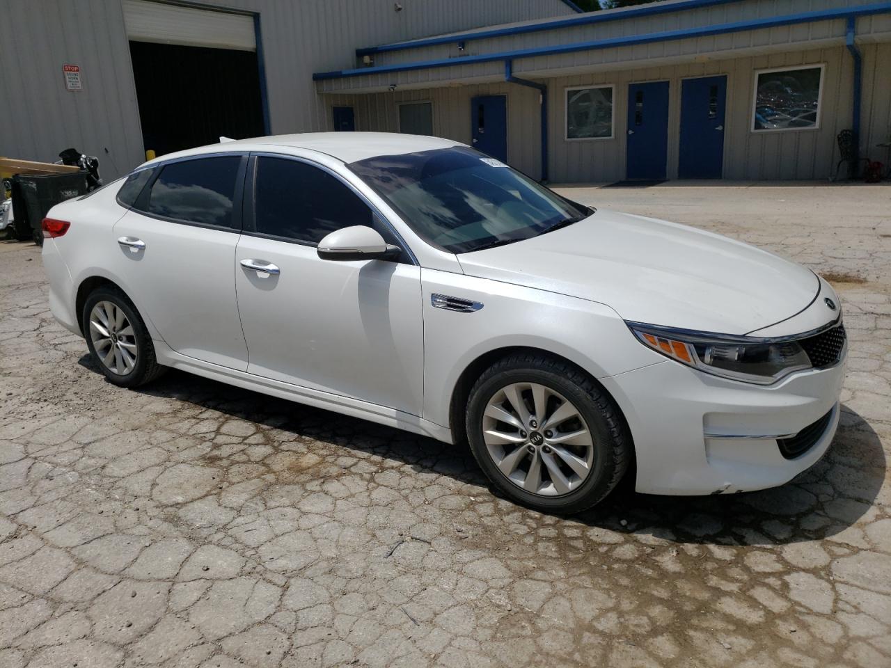 Photo 3 VIN: 5XXGT4L37GG082725 - KIA OPTIMA 