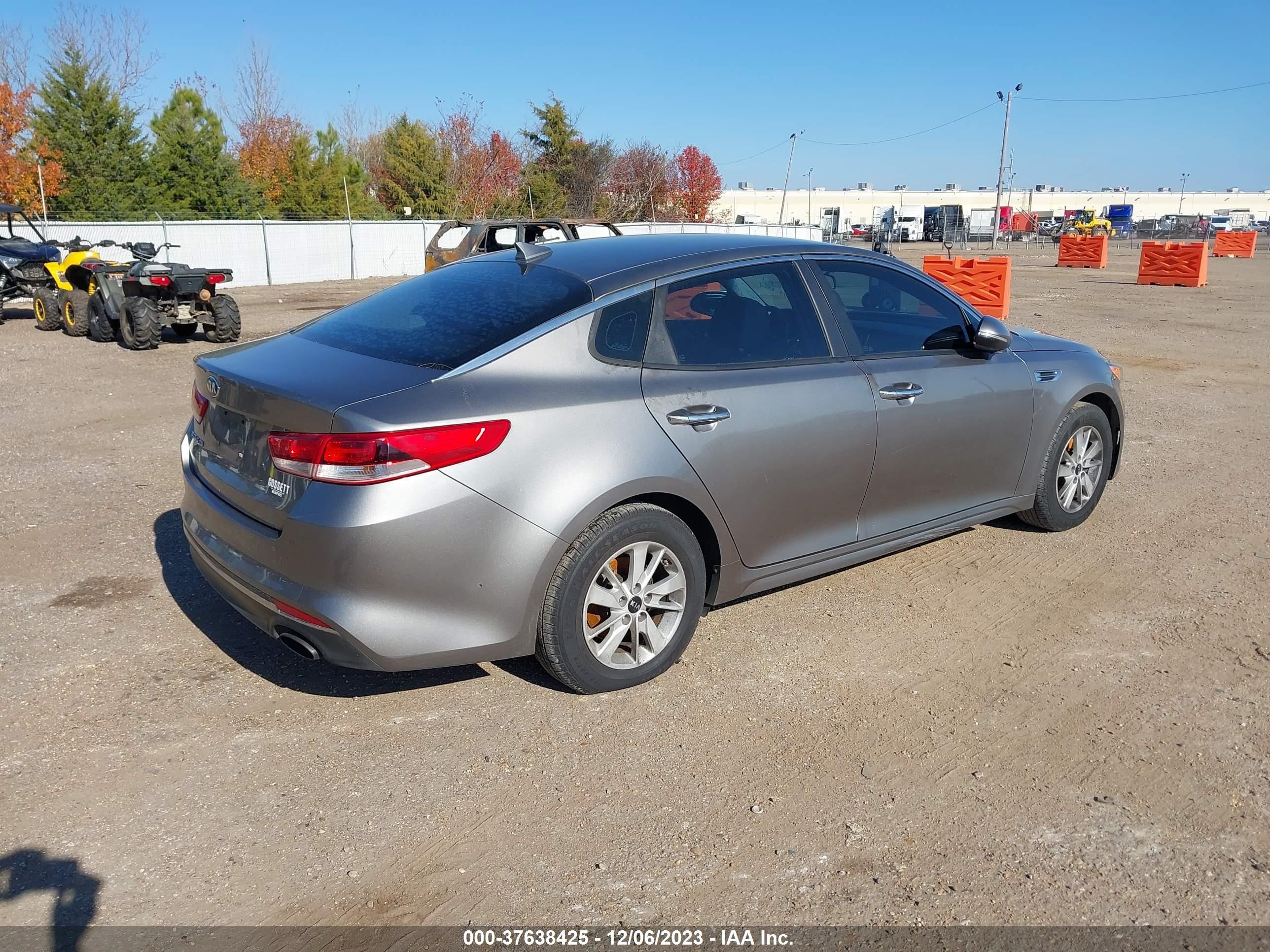 Photo 4 VIN: 5XXGT4L37GG116582 - KIA OPTIMA 