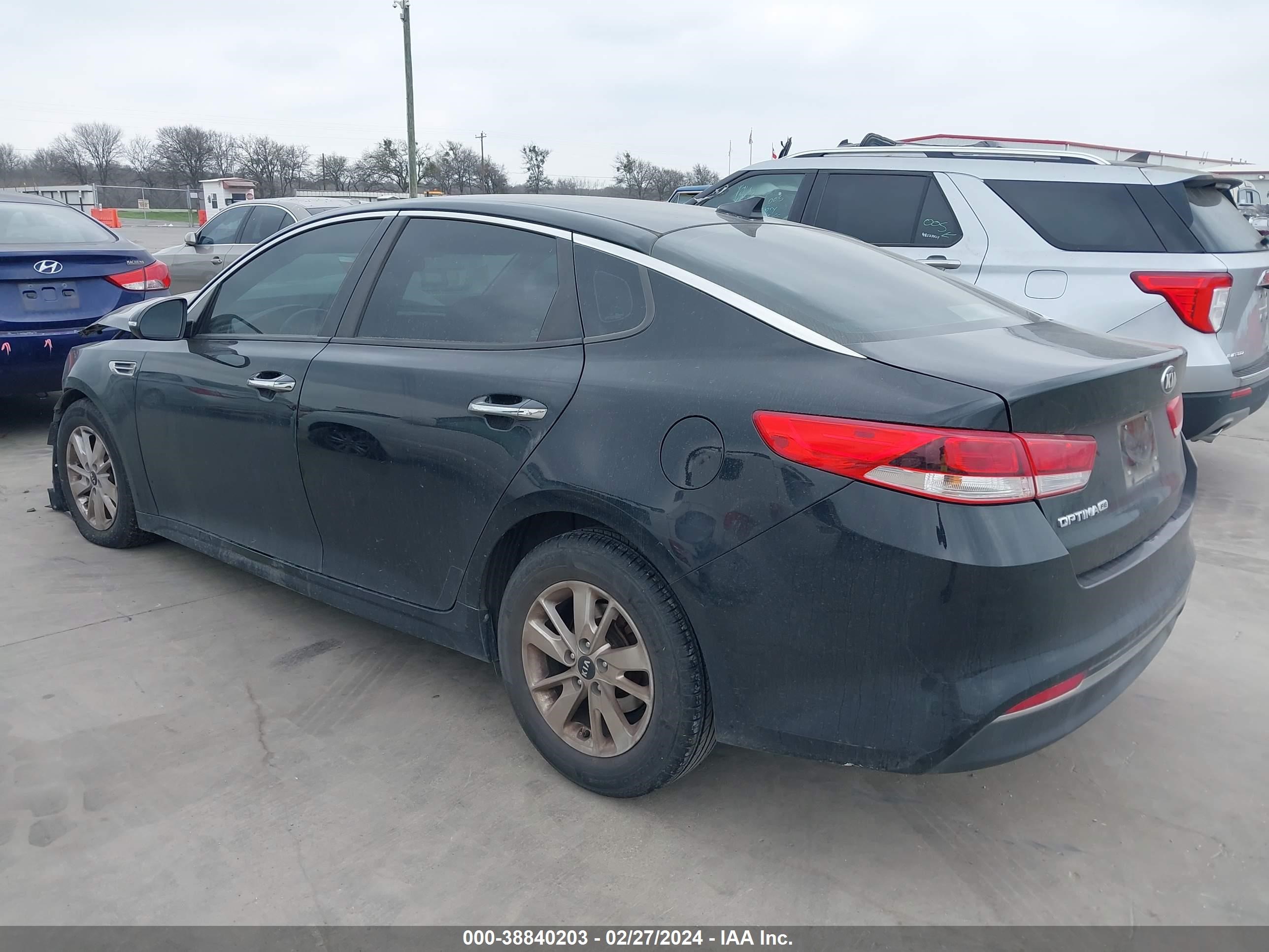 Photo 2 VIN: 5XXGT4L37HG163208 - KIA OPTIMA 