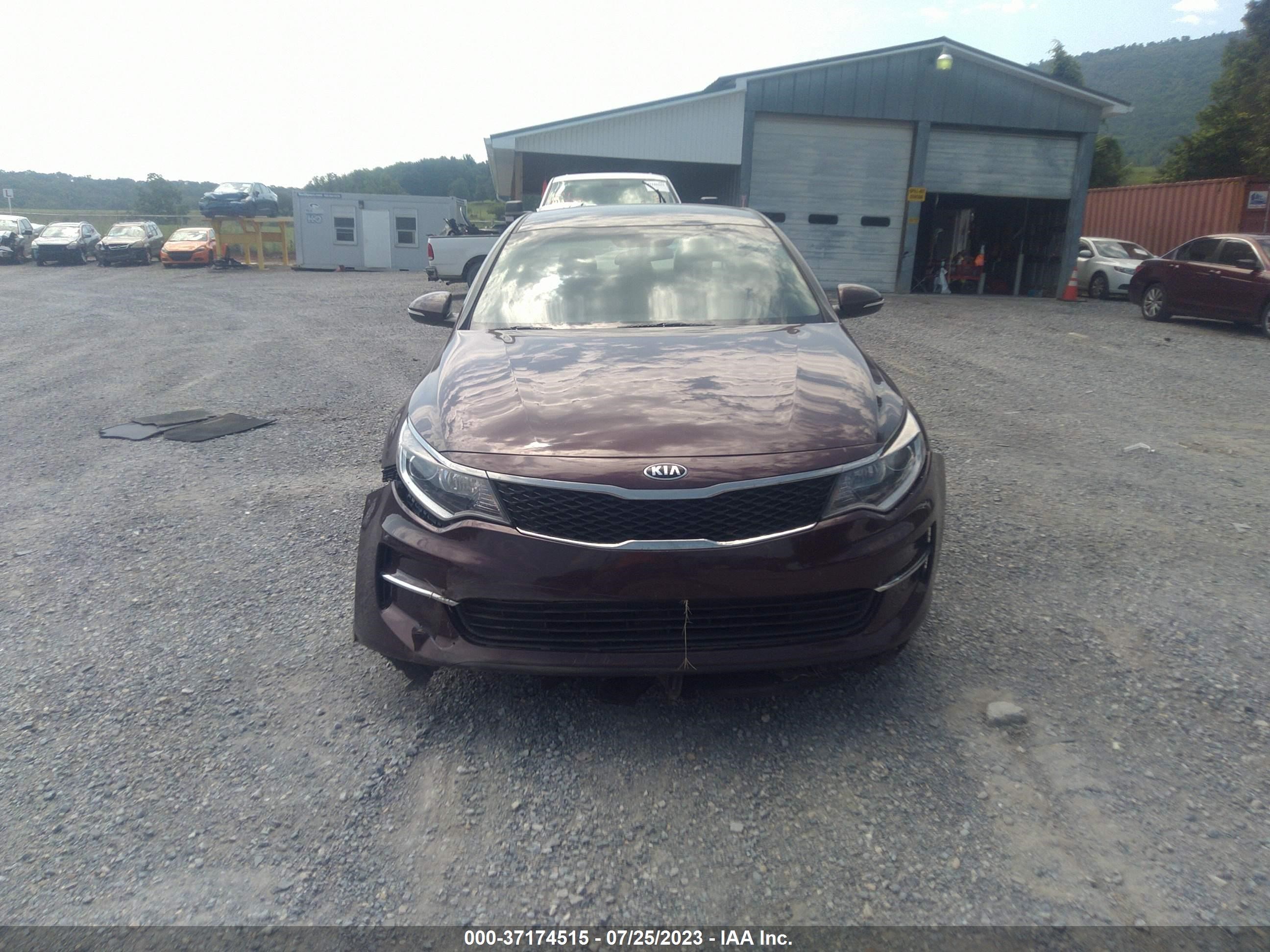 Photo 11 VIN: 5XXGT4L37JG263332 - KIA OPTIMA 