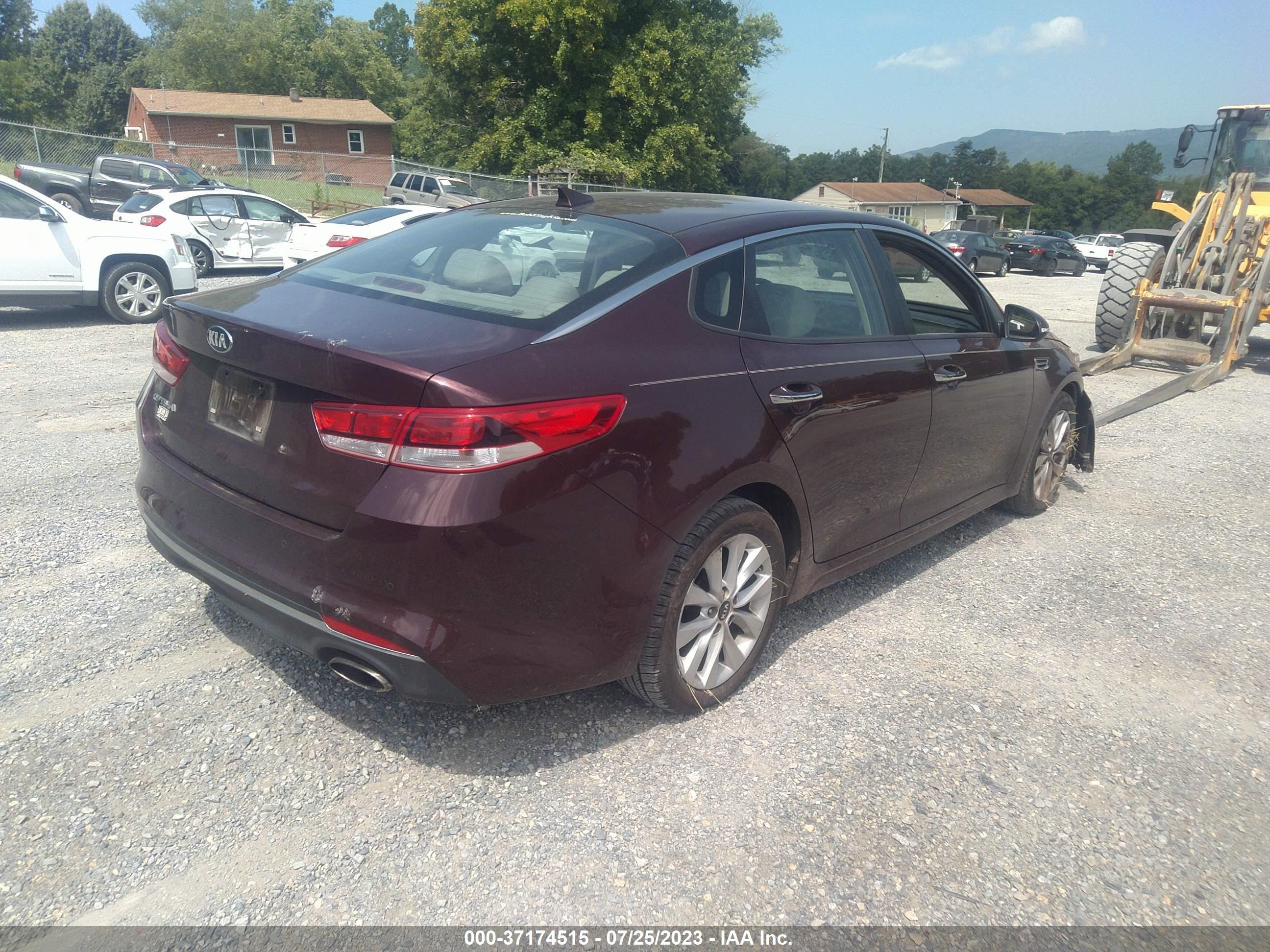 Photo 3 VIN: 5XXGT4L37JG263332 - KIA OPTIMA 