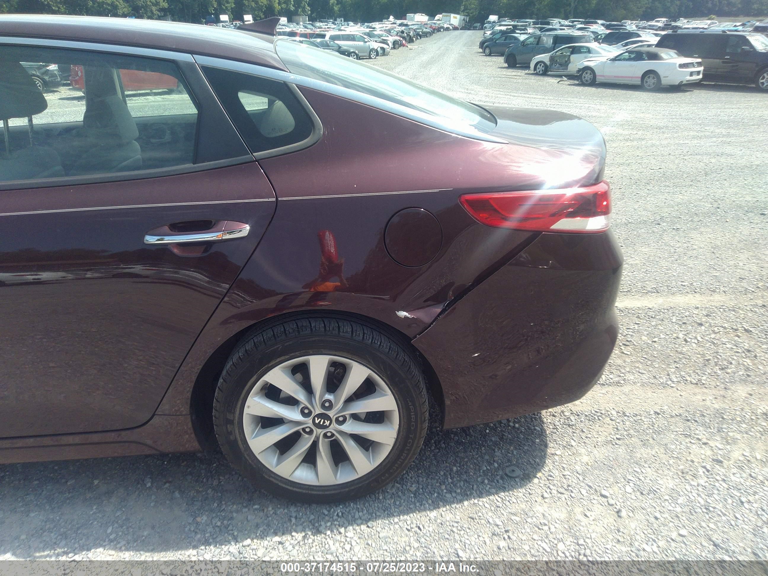 Photo 5 VIN: 5XXGT4L37JG263332 - KIA OPTIMA 