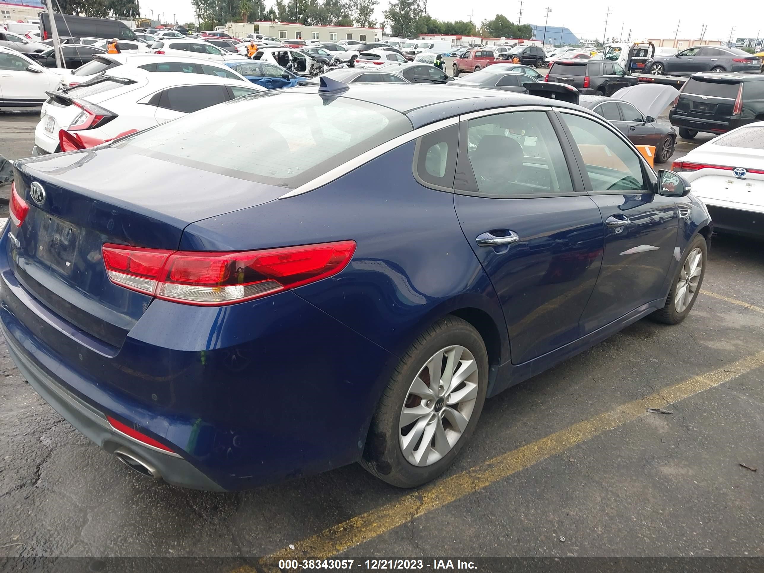 Photo 3 VIN: 5XXGT4L37JG263685 - KIA OPTIMA 