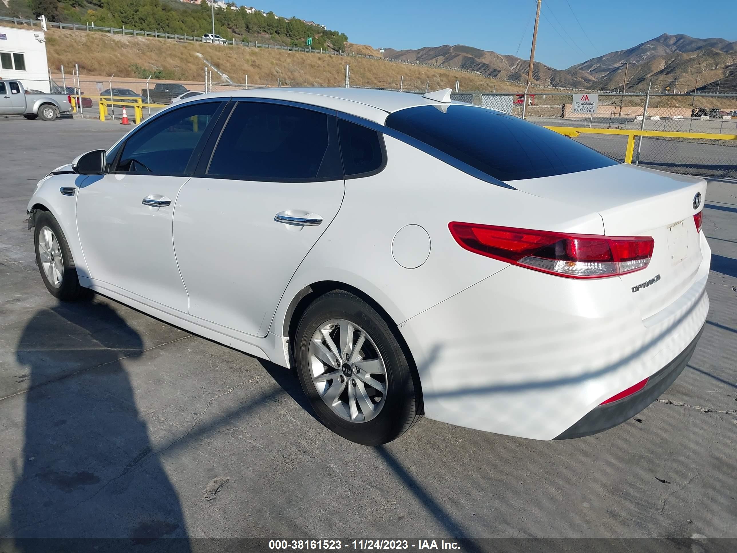 Photo 2 VIN: 5XXGT4L38GG052763 - KIA OPTIMA 