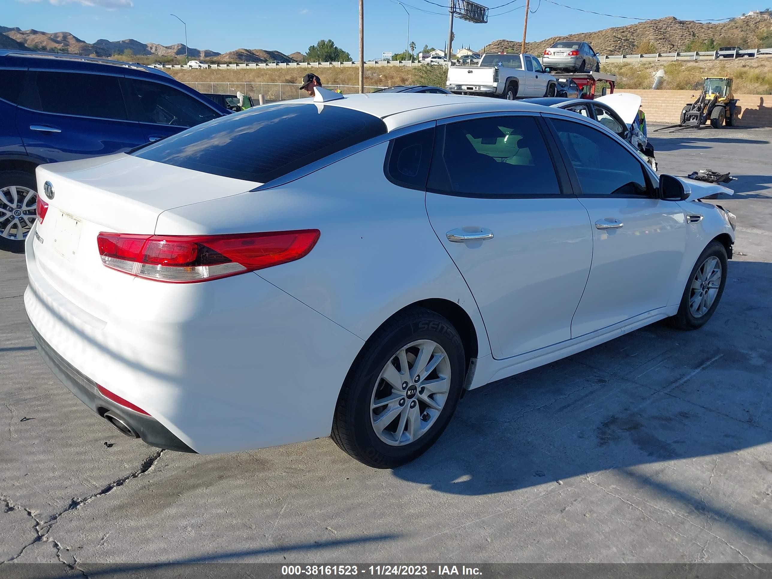 Photo 3 VIN: 5XXGT4L38GG052763 - KIA OPTIMA 