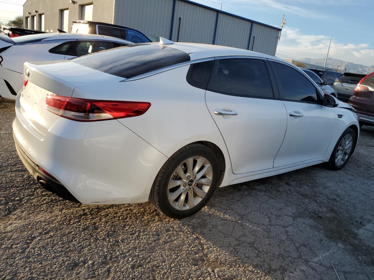 Photo 2 VIN: 5XXGT4L38GG060233 - KIA OPTIMA 