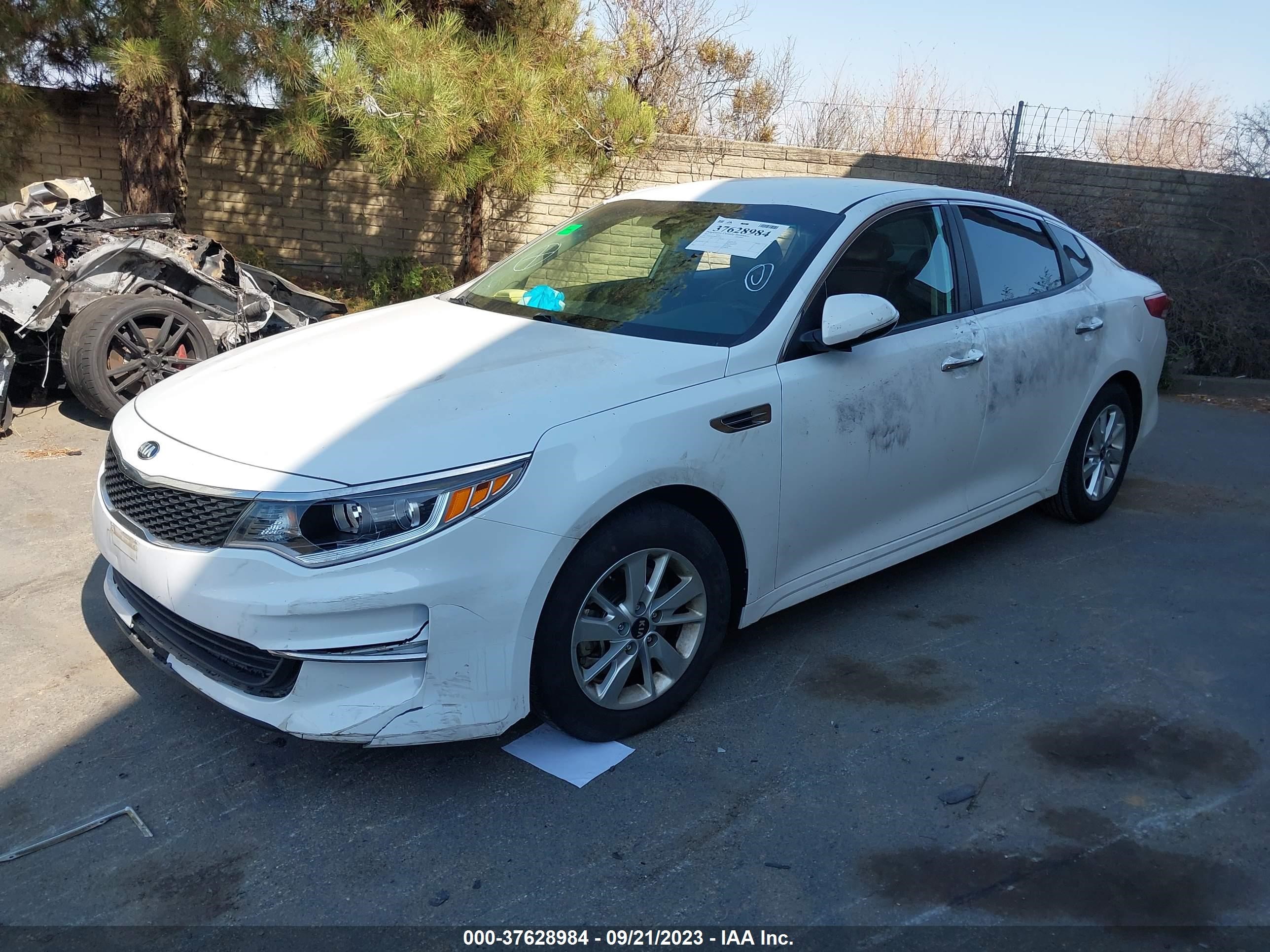 Photo 1 VIN: 5XXGT4L38HG126975 - KIA OPTIMA 