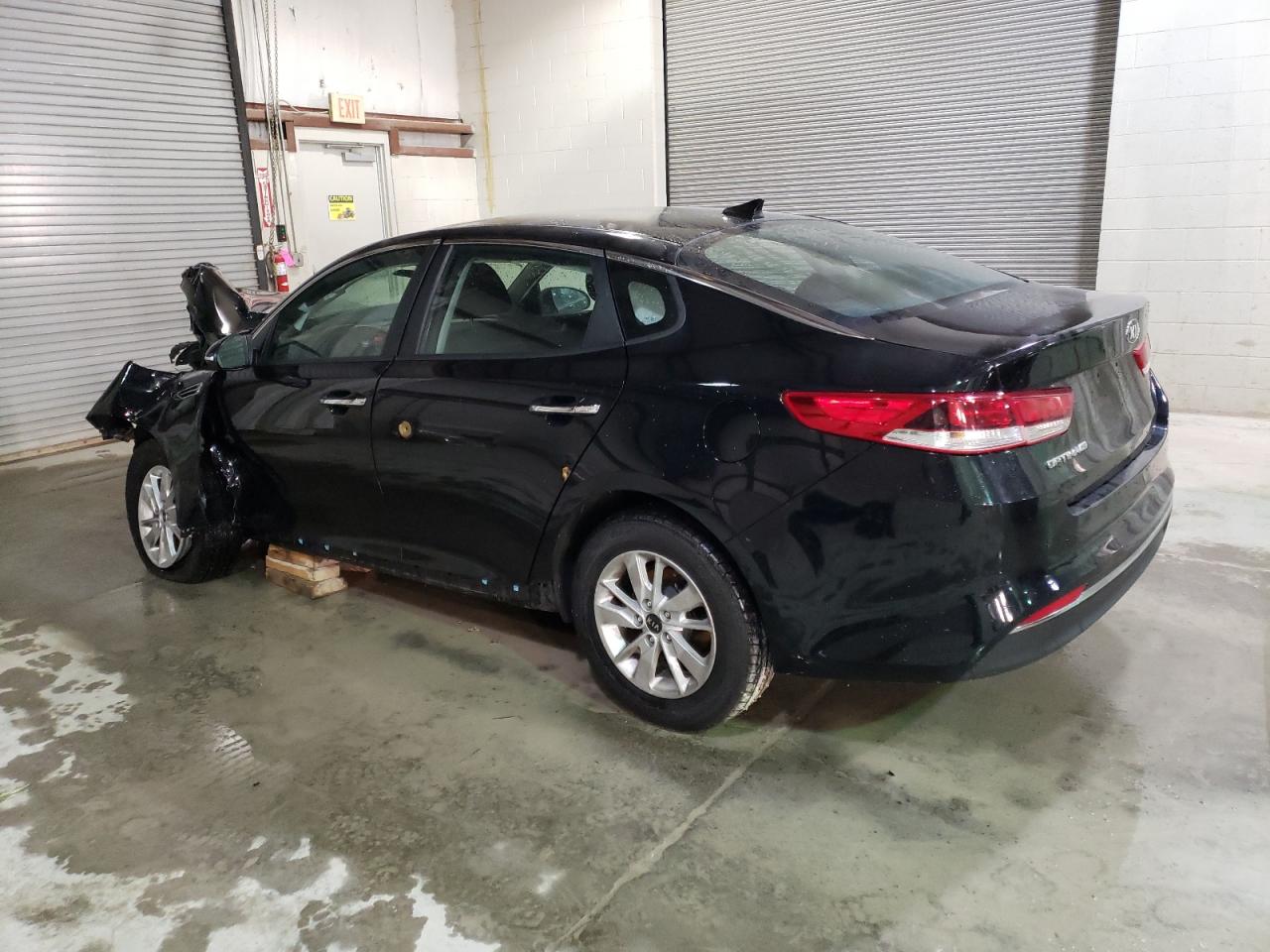 Photo 1 VIN: 5XXGT4L38HG142156 - KIA OPTIMA LX 