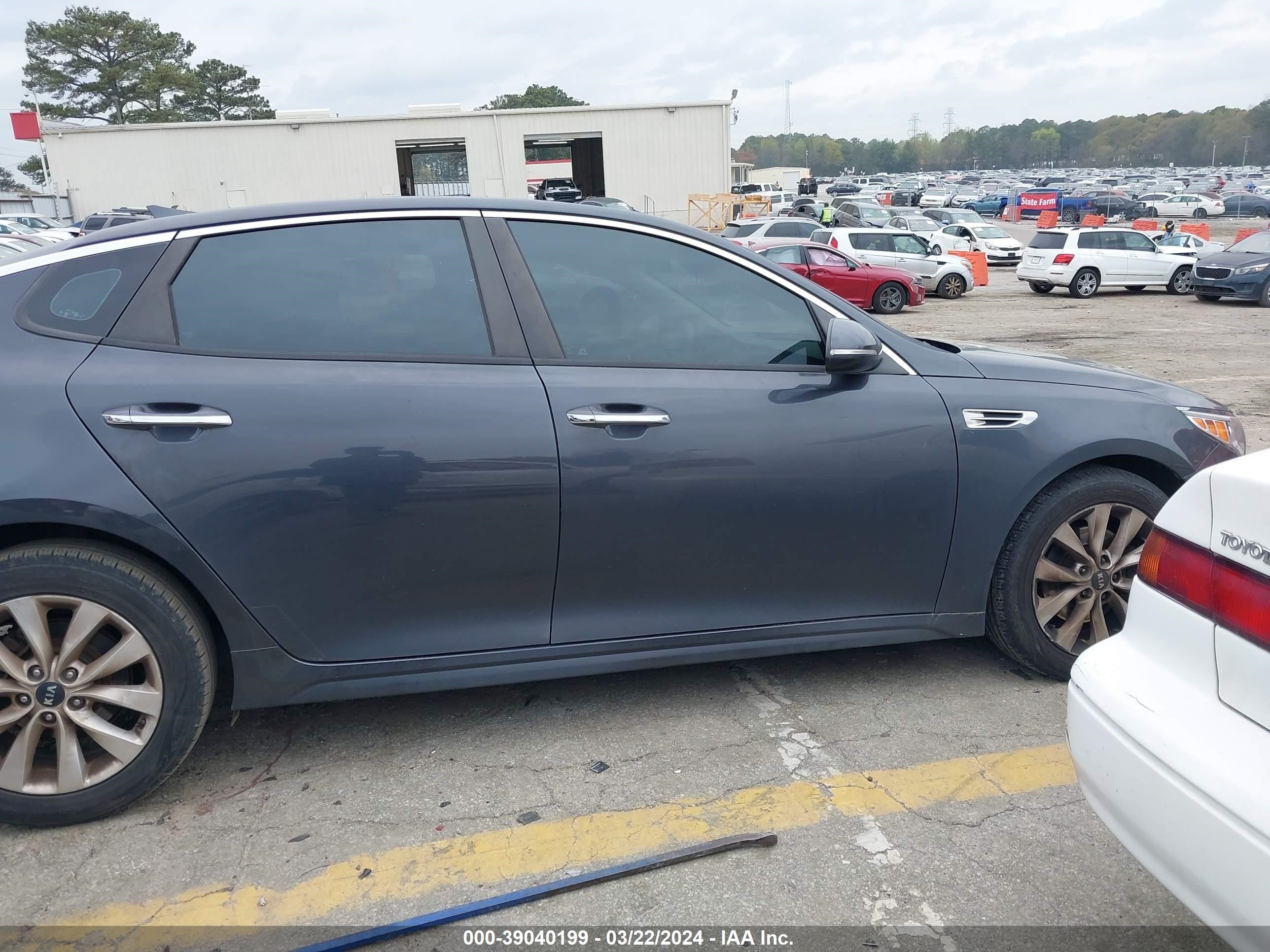 Photo 12 VIN: 5XXGT4L38HG145882 - KIA OPTIMA 