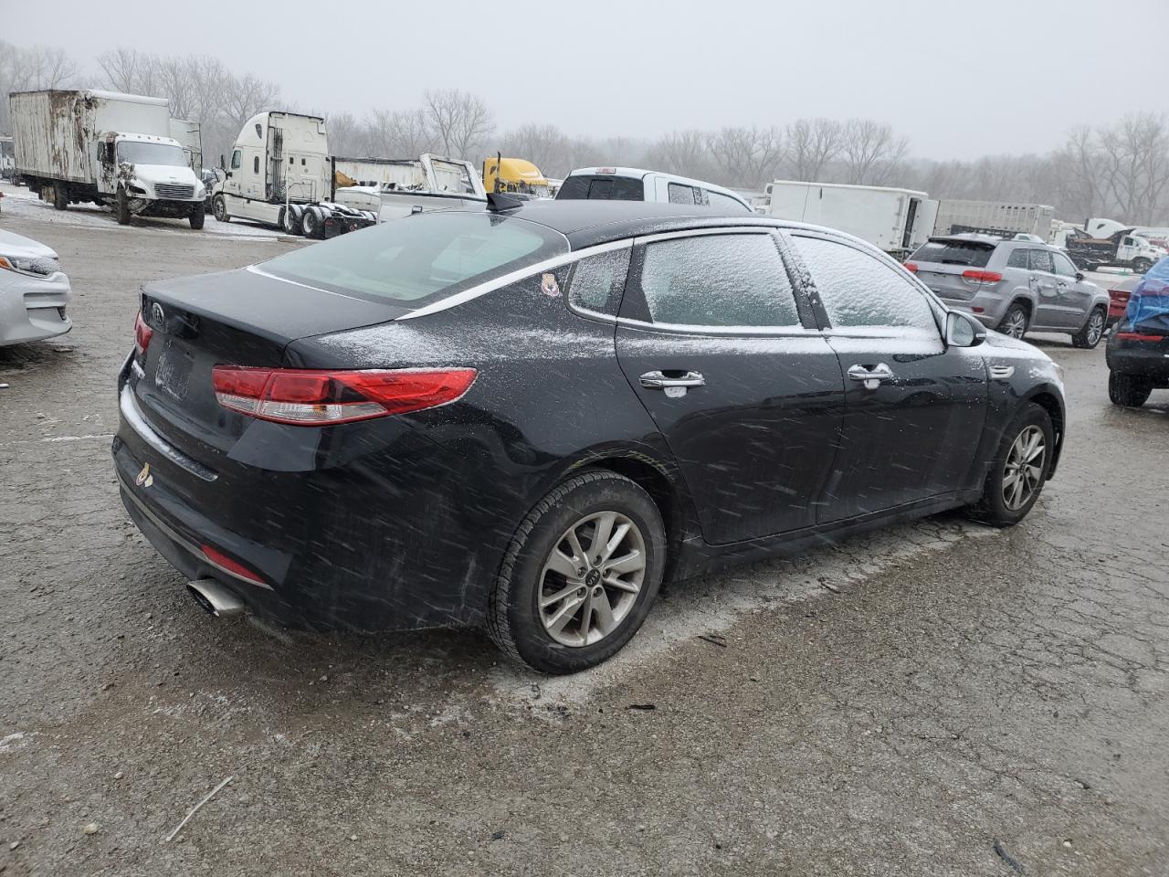 Photo 2 VIN: 5XXGT4L38HG166747 - KIA OPTIMA 