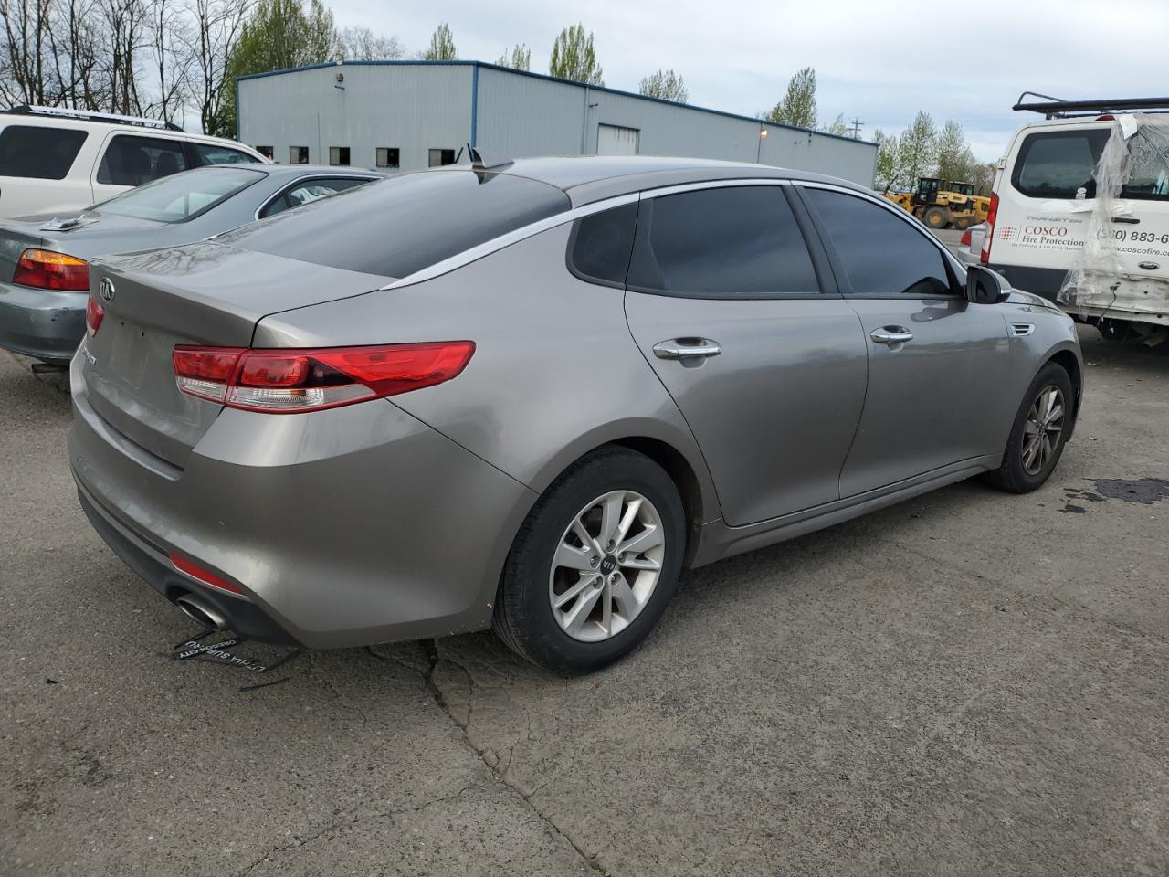 Photo 2 VIN: 5XXGT4L38JG220862 - KIA OPTIMA 