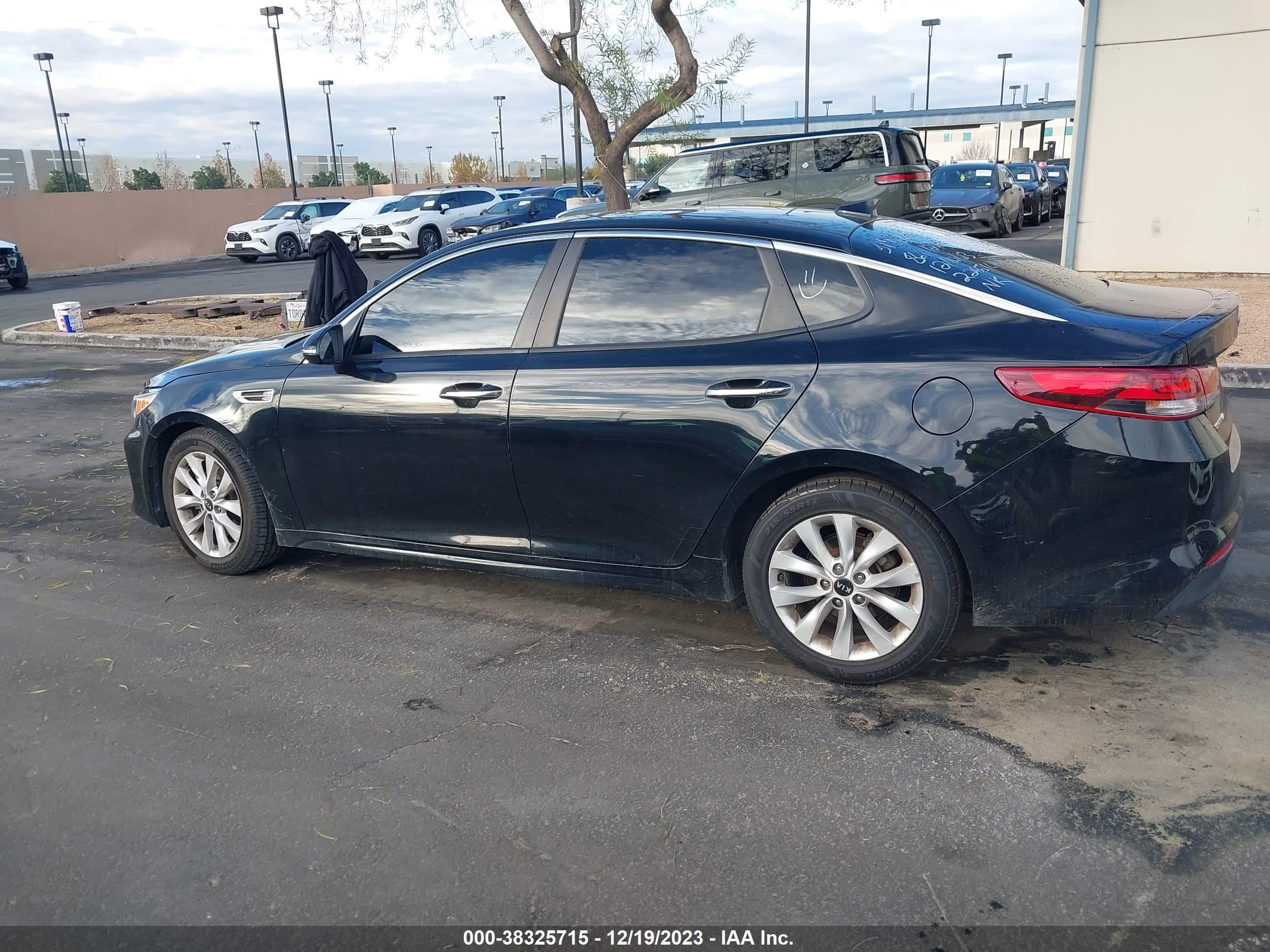 Photo 12 VIN: 5XXGT4L38JG223244 - KIA OPTIMA 