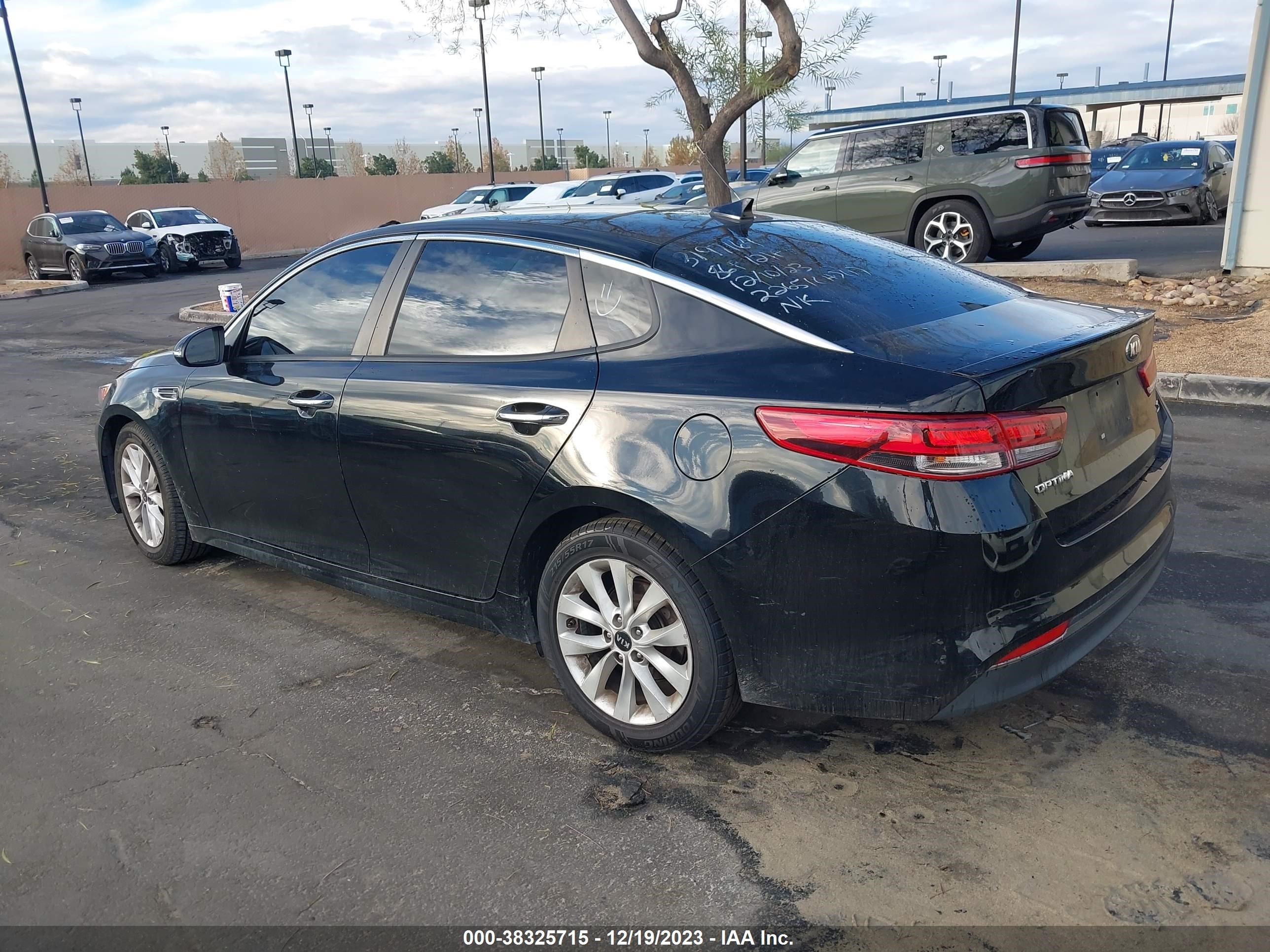 Photo 2 VIN: 5XXGT4L38JG223244 - KIA OPTIMA 