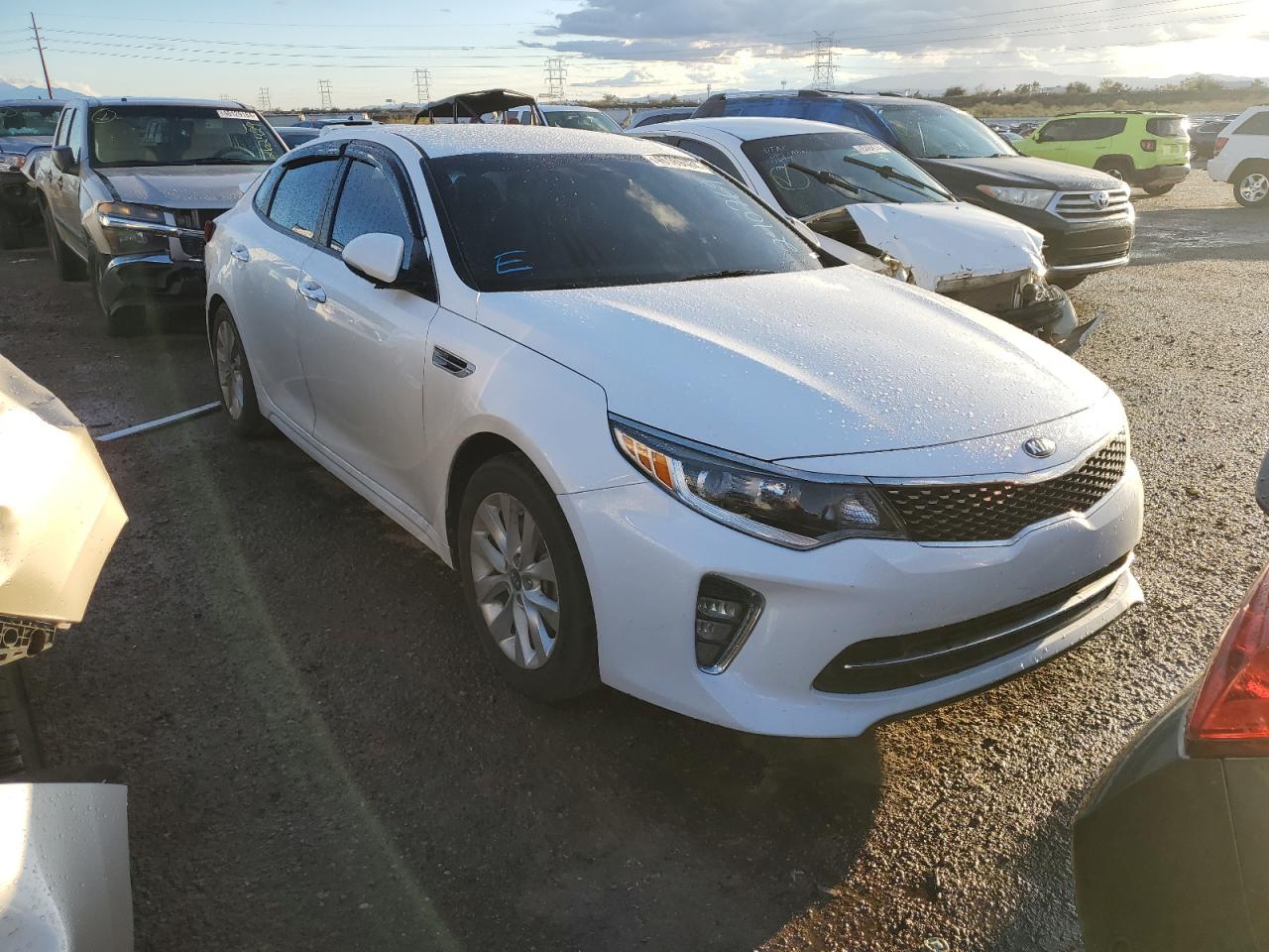 Photo 3 VIN: 5XXGT4L38JG240769 - KIA OPTIMA 