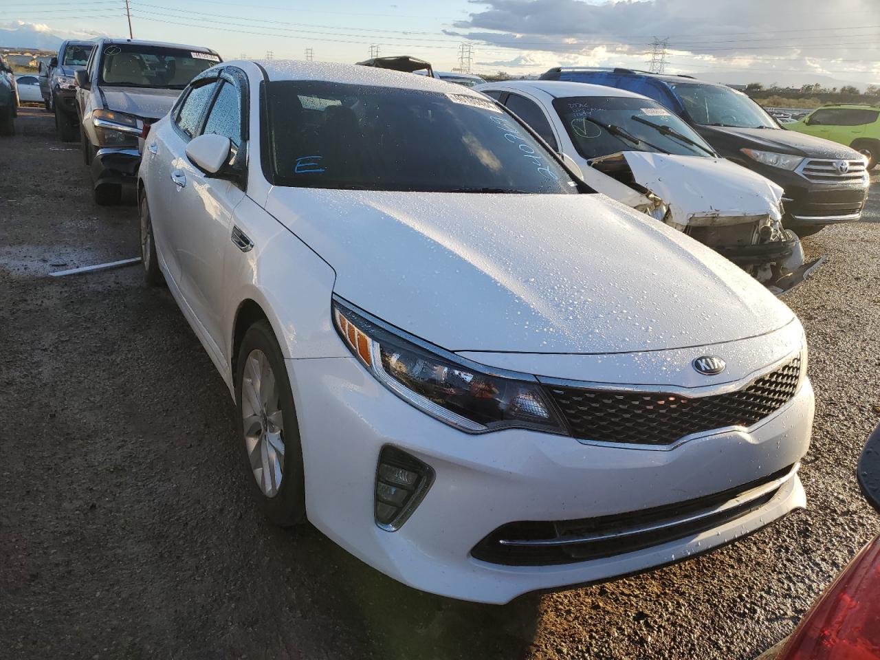 Photo 4 VIN: 5XXGT4L38JG240769 - KIA OPTIMA 