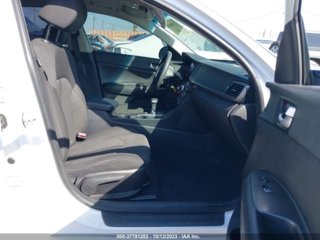 Photo 4 VIN: 5XXGT4L38JG258592 - KIA OPTIMA 