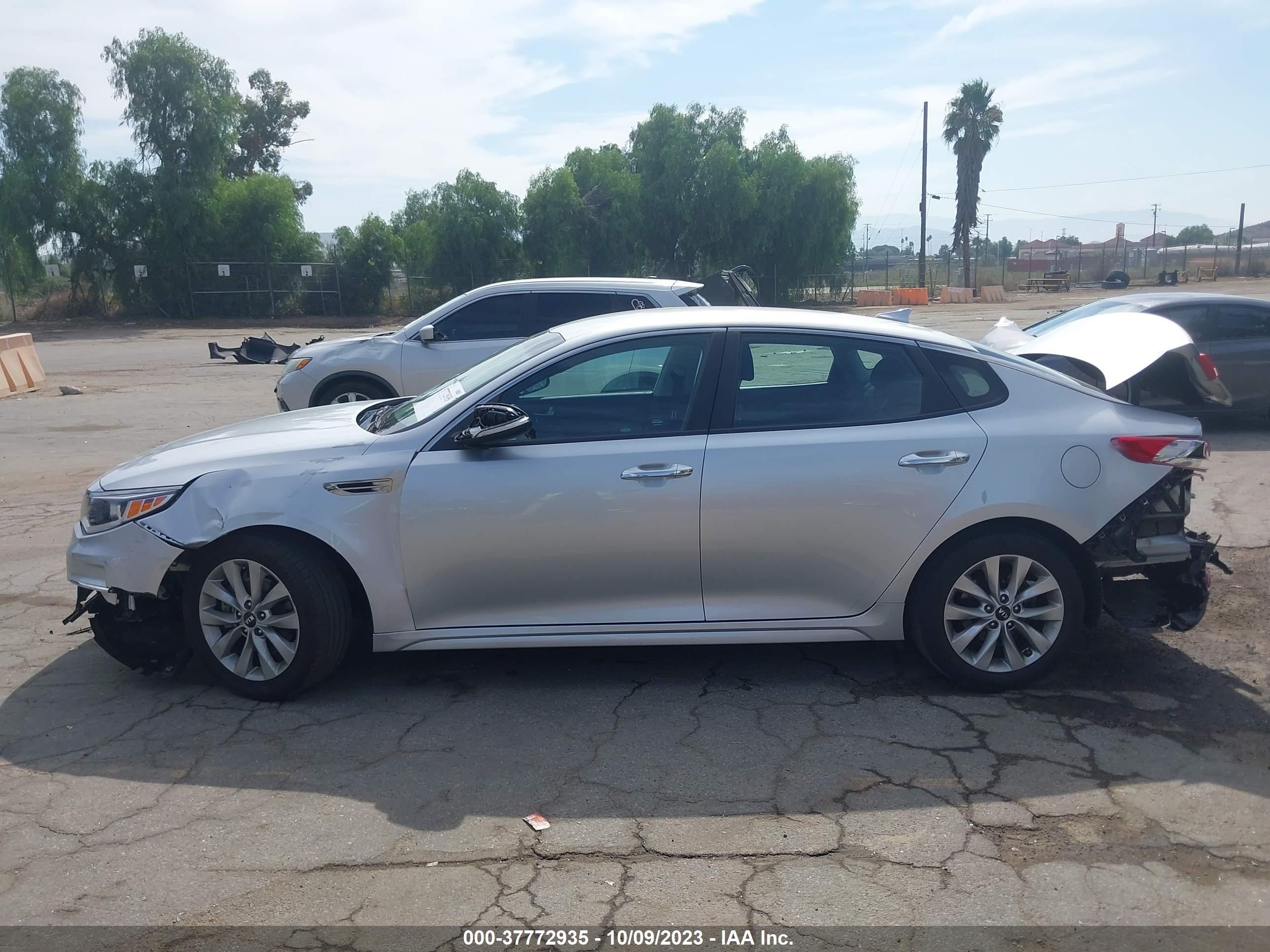 Photo 12 VIN: 5XXGT4L38JG259824 - KIA OPTIMA 