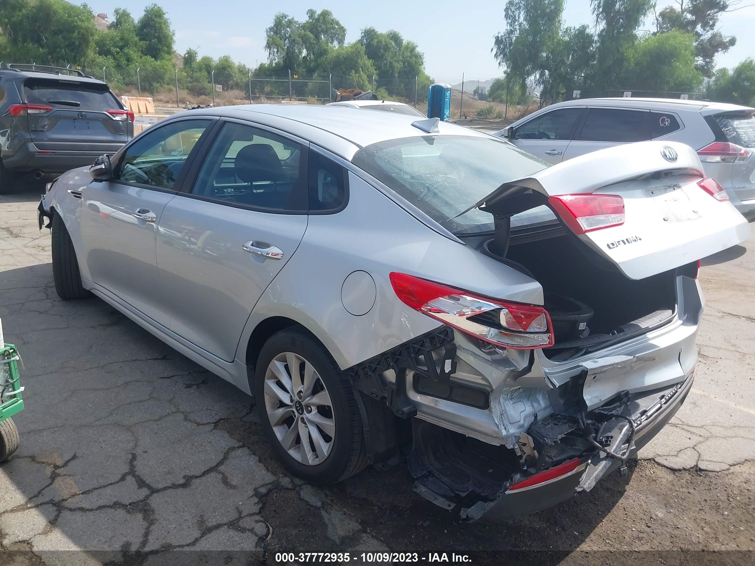 Photo 2 VIN: 5XXGT4L38JG259824 - KIA OPTIMA 