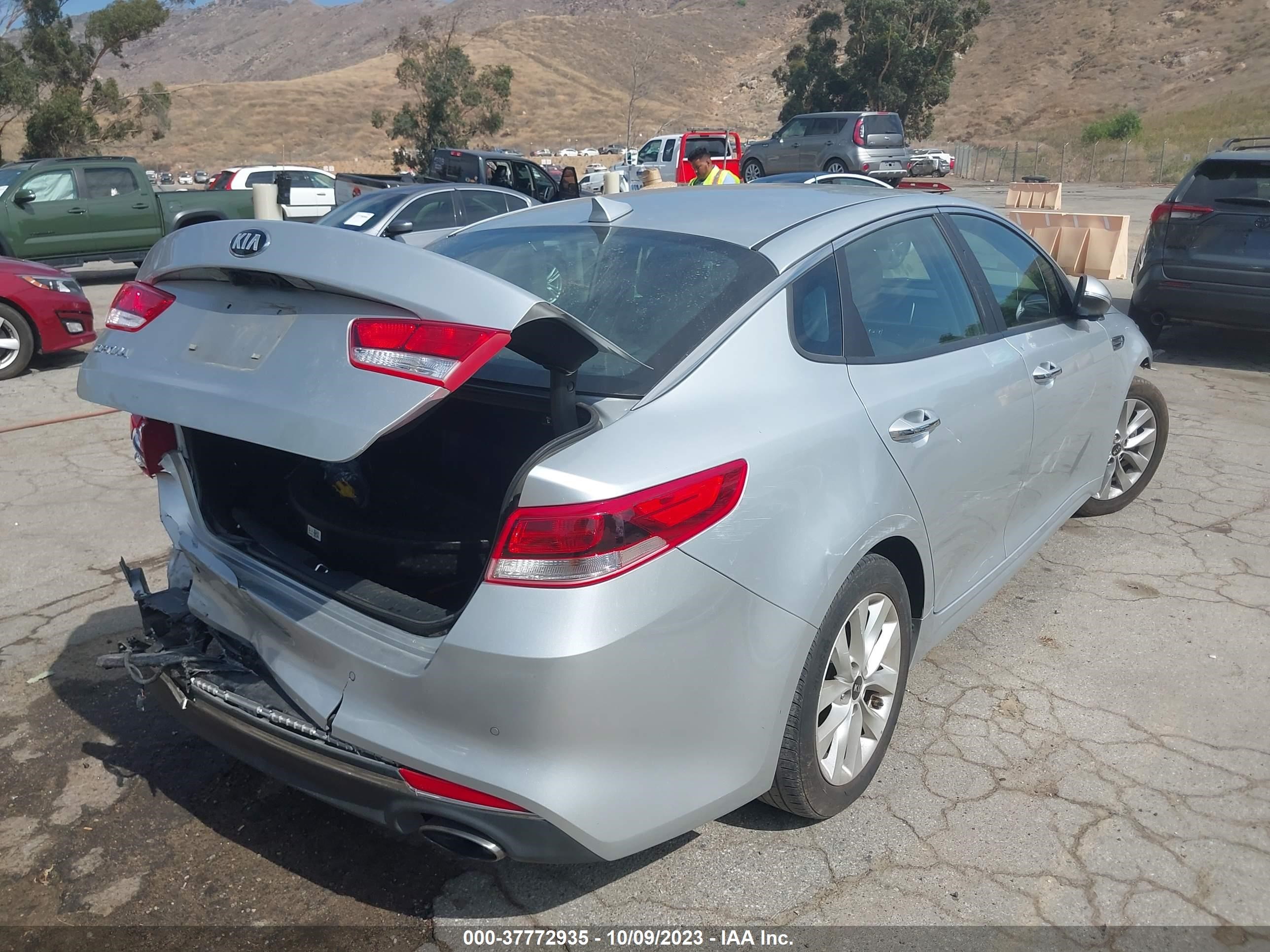 Photo 3 VIN: 5XXGT4L38JG259824 - KIA OPTIMA 