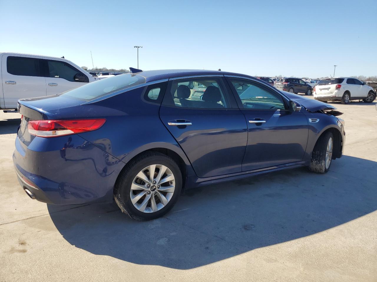 Photo 2 VIN: 5XXGT4L38JG262108 - KIA OPTIMA 