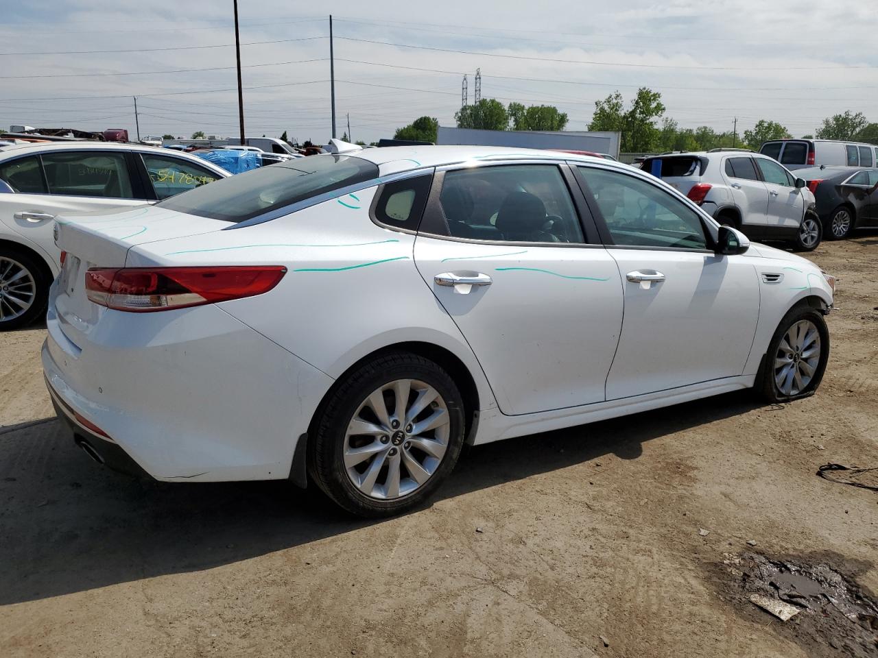 Photo 2 VIN: 5XXGT4L38JG265686 - KIA OPTIMA 