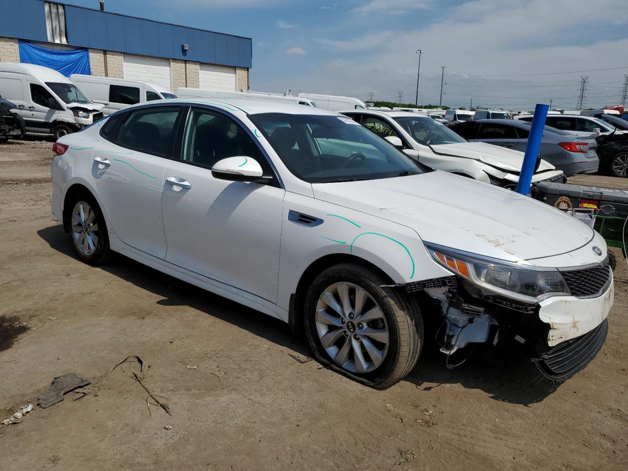 Photo 3 VIN: 5XXGT4L38JG265686 - KIA OPTIMA 