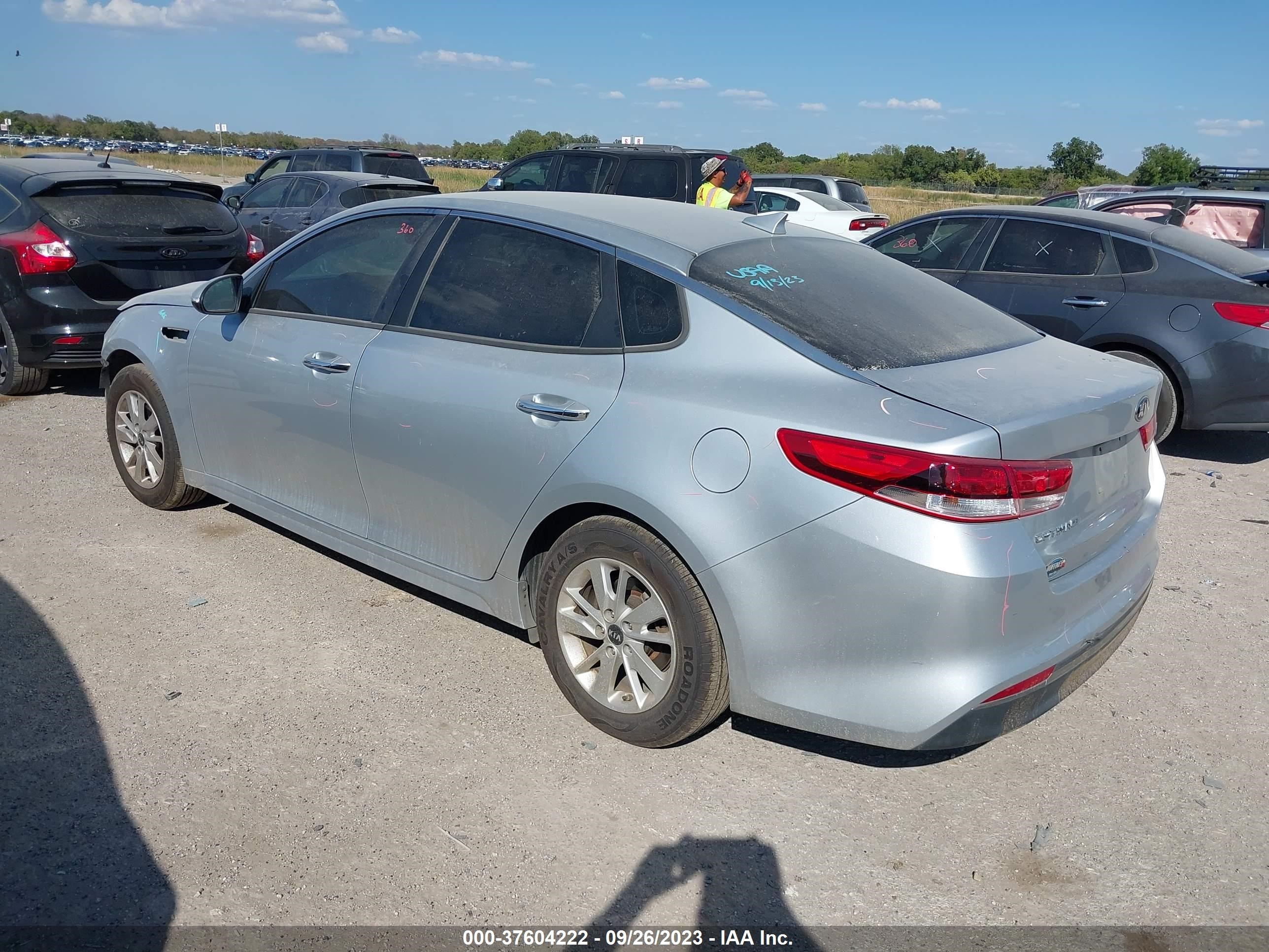 Photo 2 VIN: 5XXGT4L39GG107141 - KIA OPTIMA 