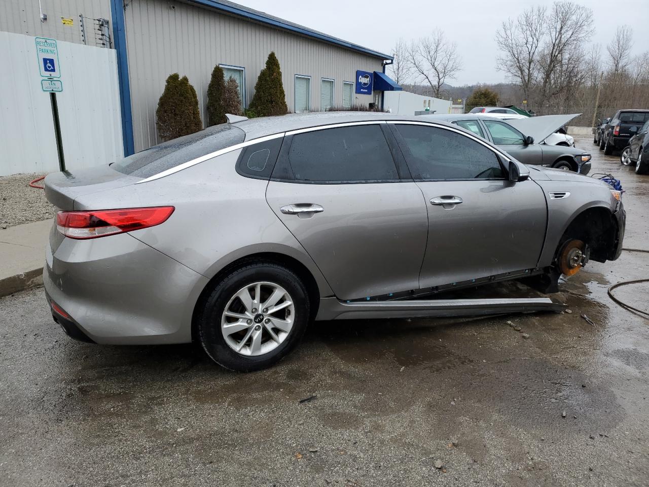 Photo 2 VIN: 5XXGT4L39HG149357 - KIA OPTIMA 