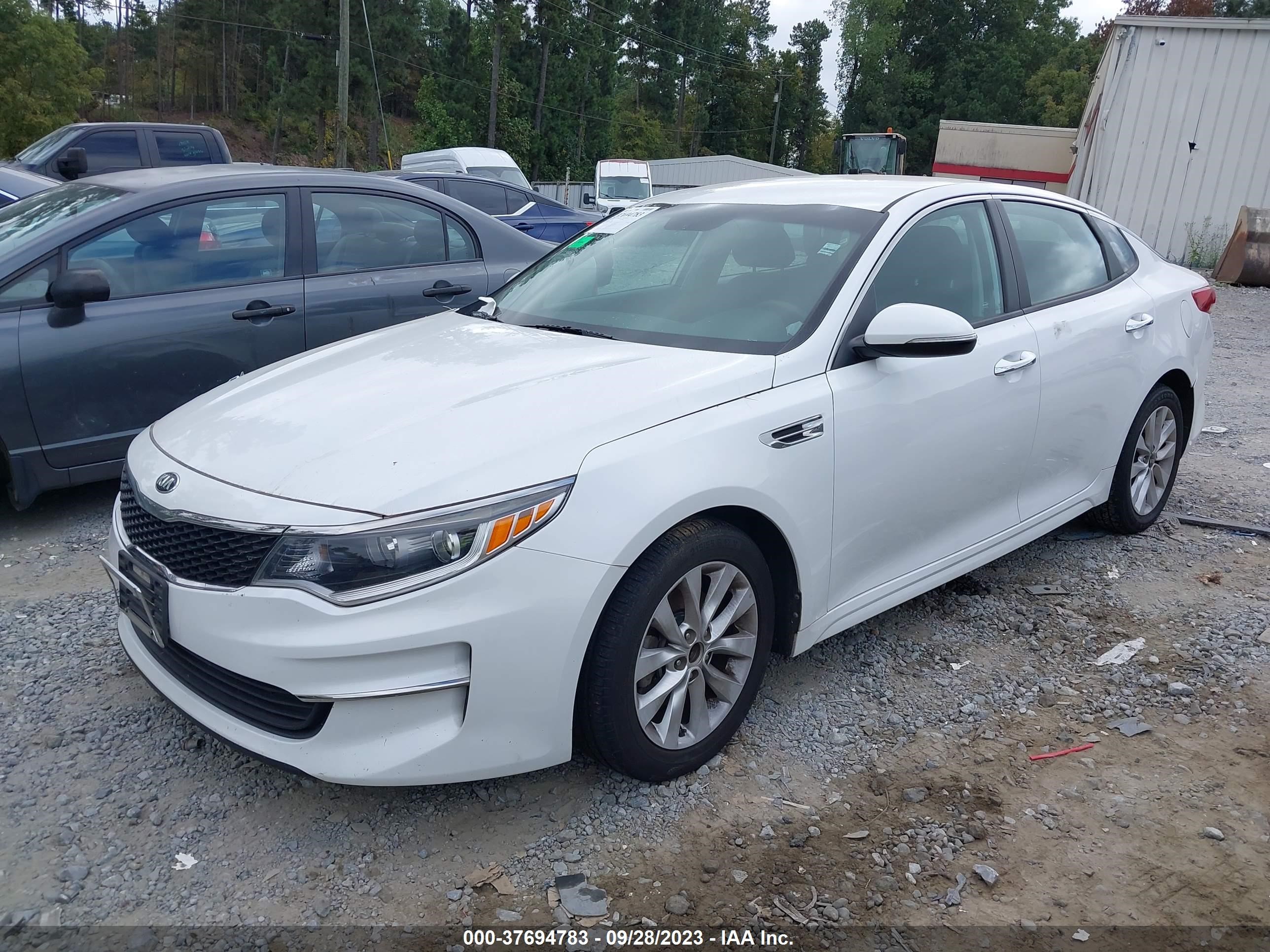 Photo 1 VIN: 5XXGT4L39HG173402 - KIA OPTIMA 