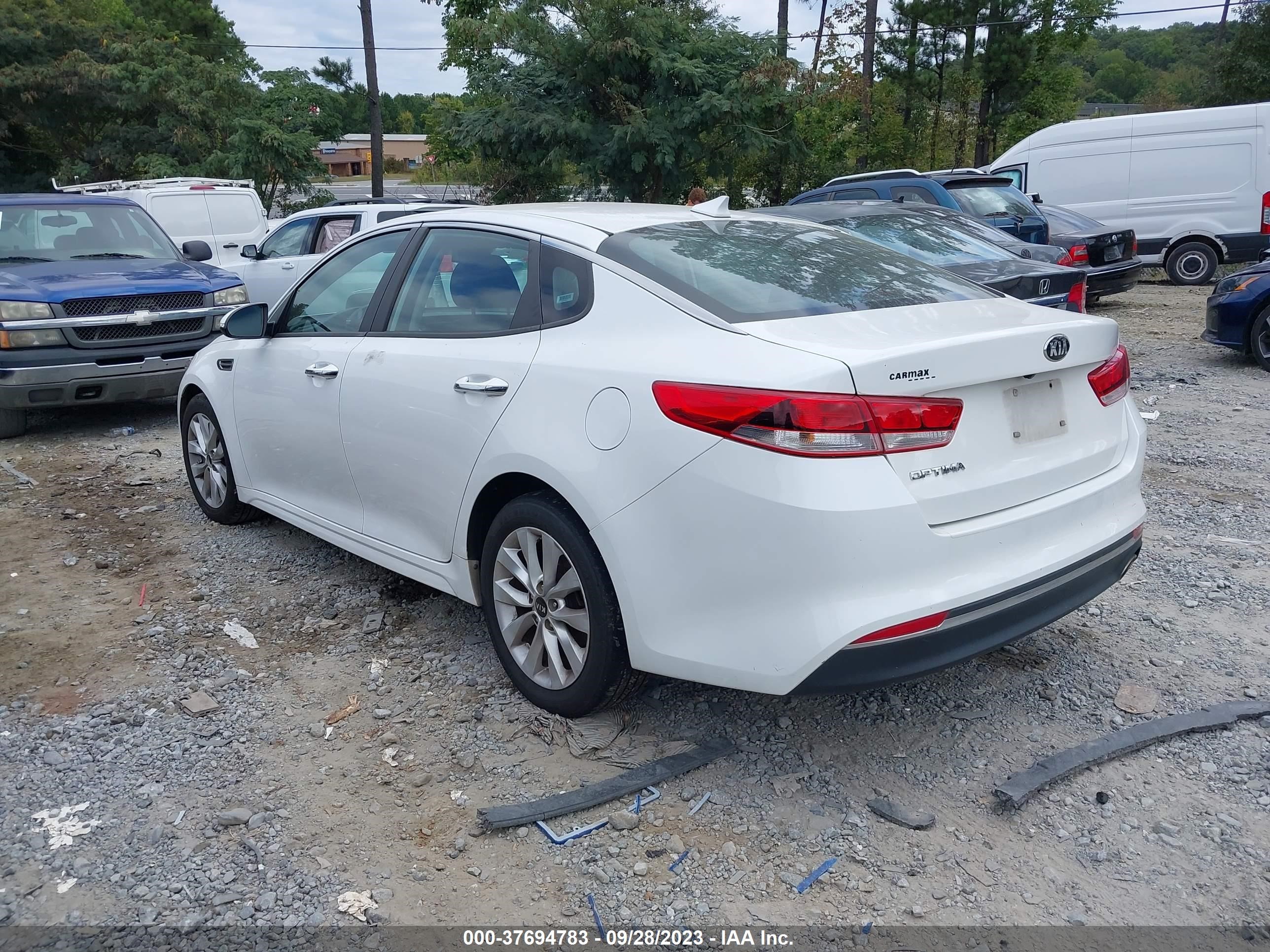 Photo 2 VIN: 5XXGT4L39HG173402 - KIA OPTIMA 