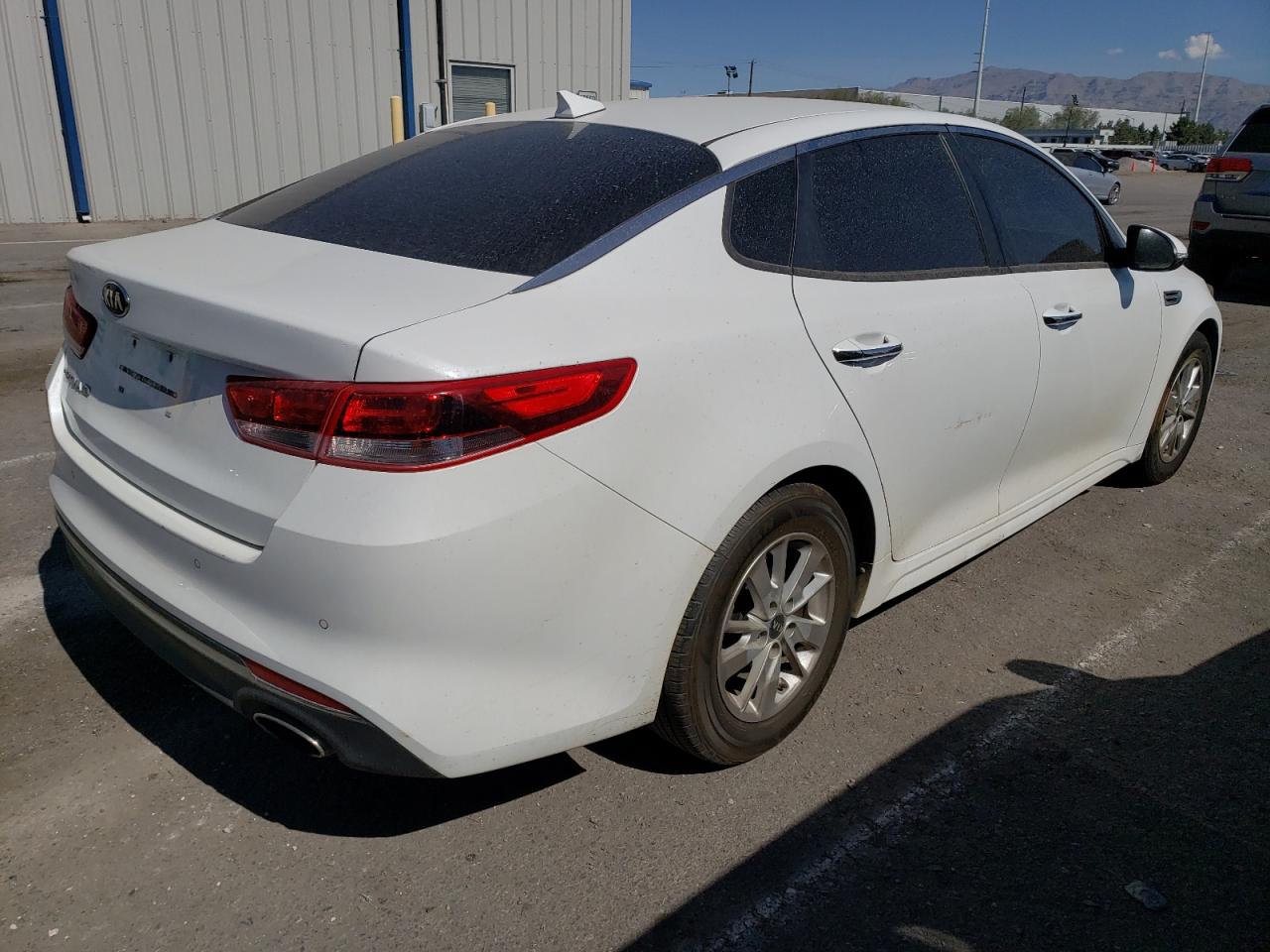 Photo 2 VIN: 5XXGT4L39JG245348 - KIA OPTIMA 