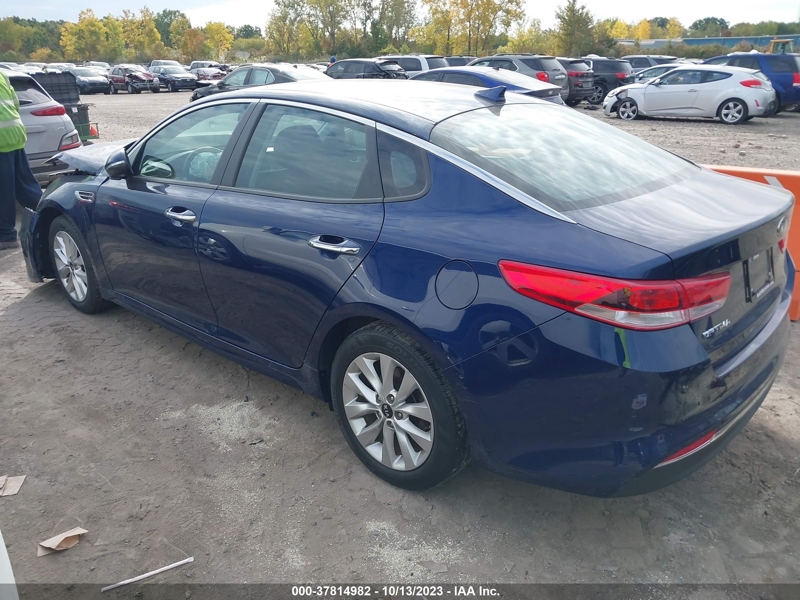 Photo 2 VIN: 5XXGT4L39JG254342 - KIA OPTIMA 