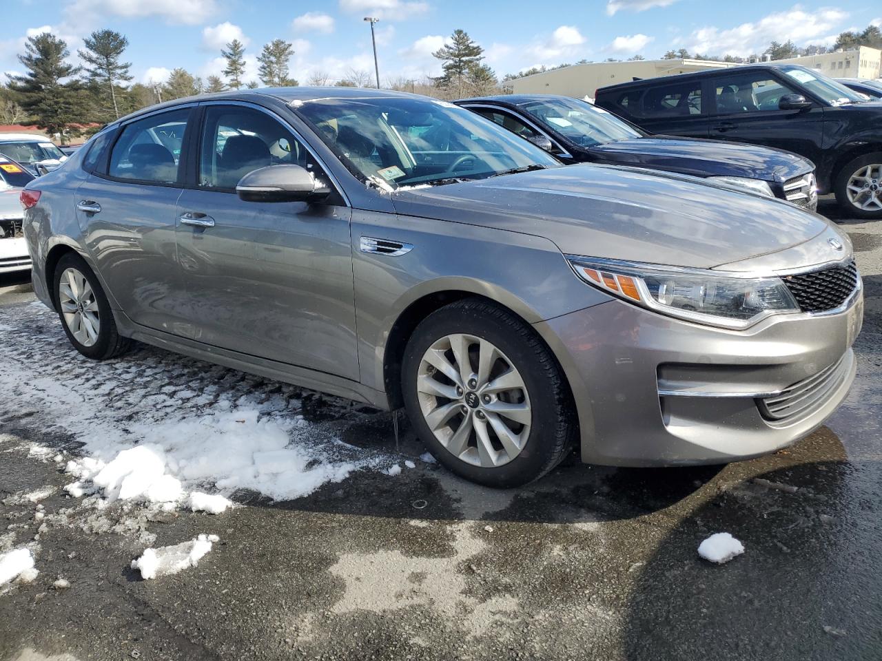 Photo 3 VIN: 5XXGT4L39JG261890 - KIA OPTIMA 