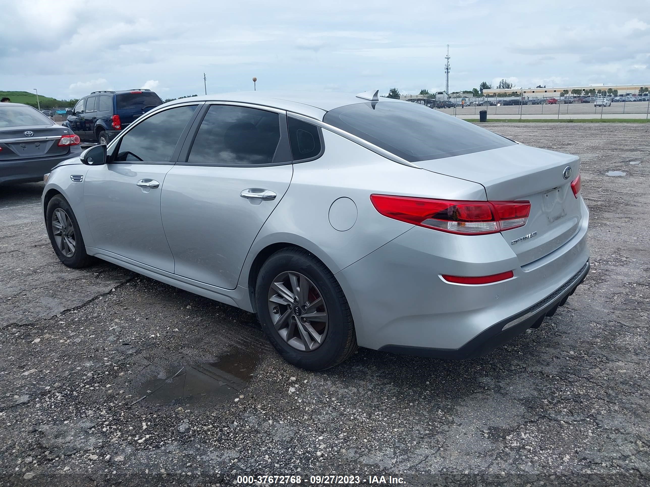 Photo 2 VIN: 5XXGT4L39LG407451 - KIA OPTIMA 