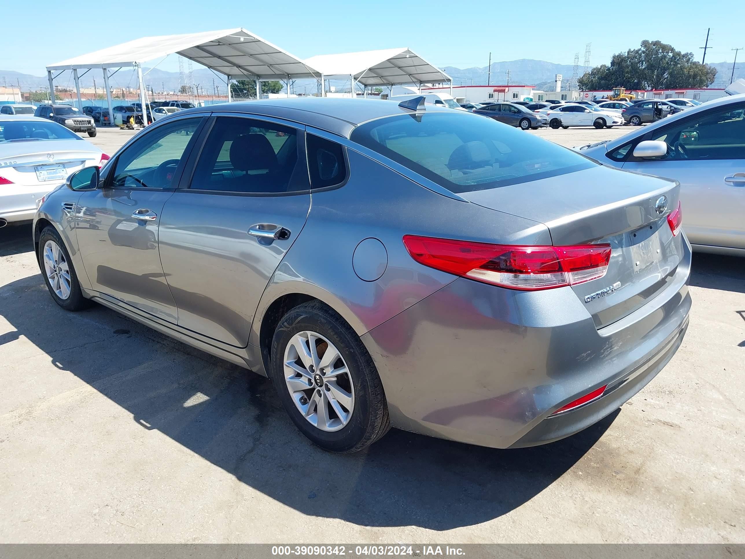 Photo 2 VIN: 5XXGT4L3XGG106323 - KIA OPTIMA 