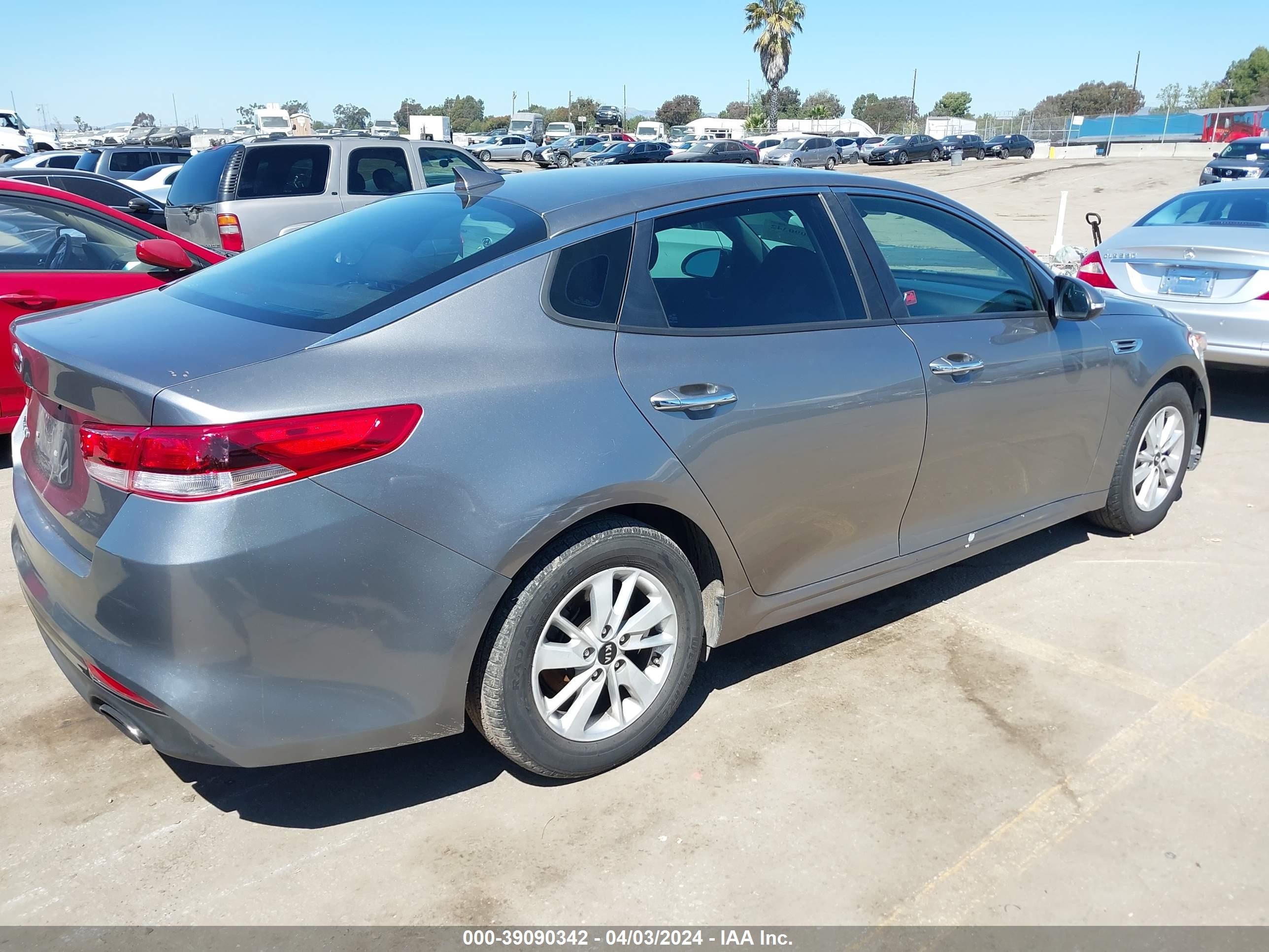 Photo 3 VIN: 5XXGT4L3XGG106323 - KIA OPTIMA 