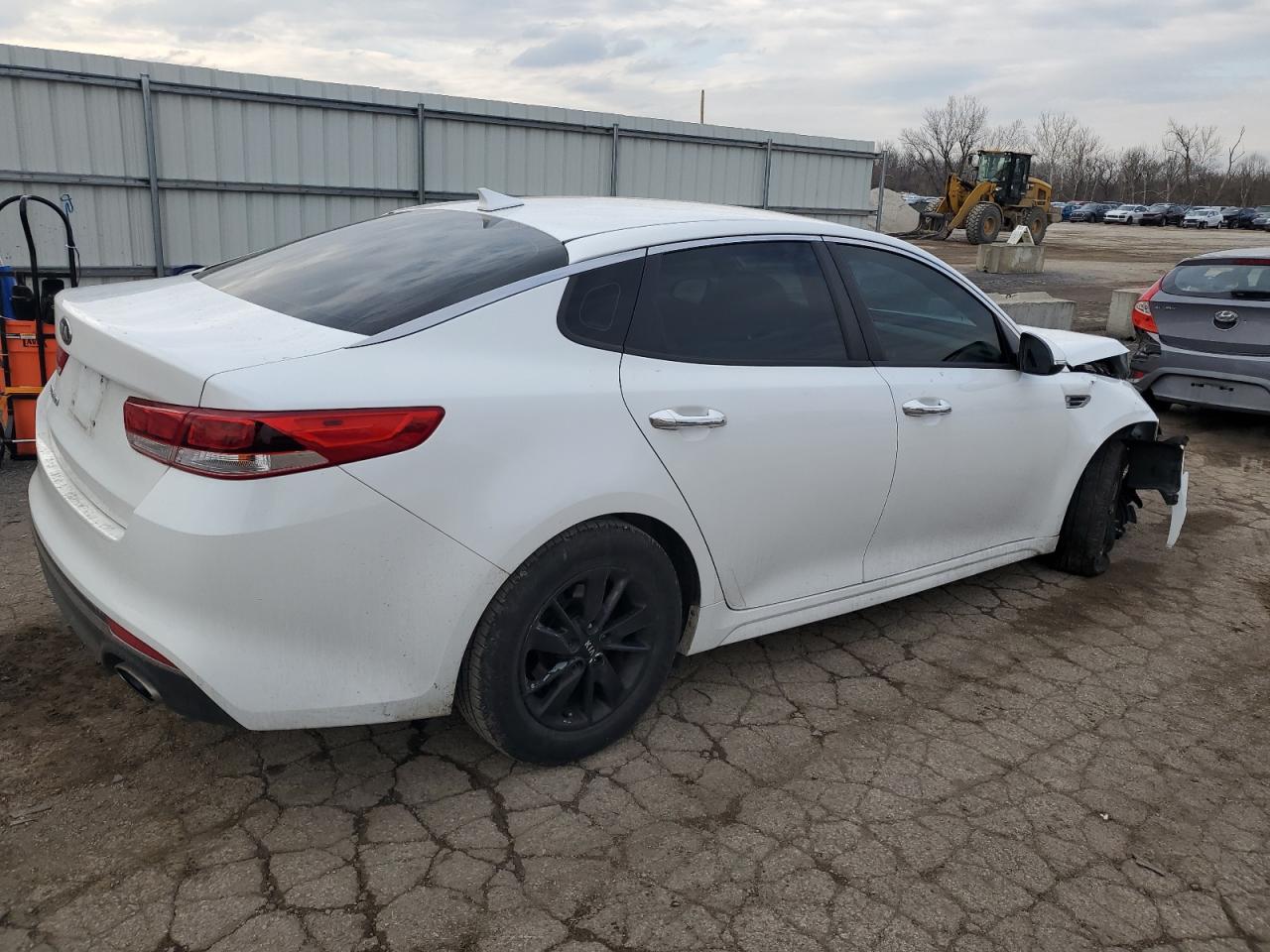 Photo 2 VIN: 5XXGT4L3XJG183376 - KIA OPTIMA 