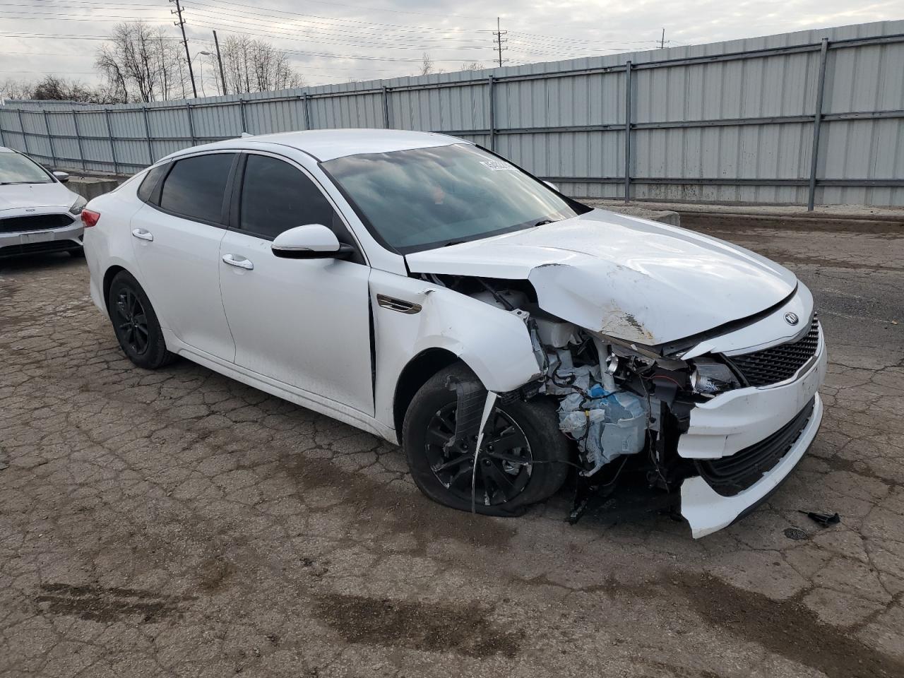 Photo 3 VIN: 5XXGT4L3XJG183376 - KIA OPTIMA 