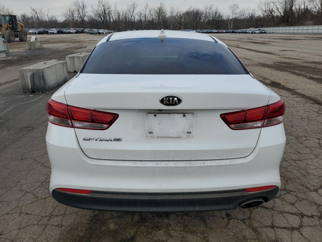 Photo 5 VIN: 5XXGT4L3XJG183376 - KIA OPTIMA 