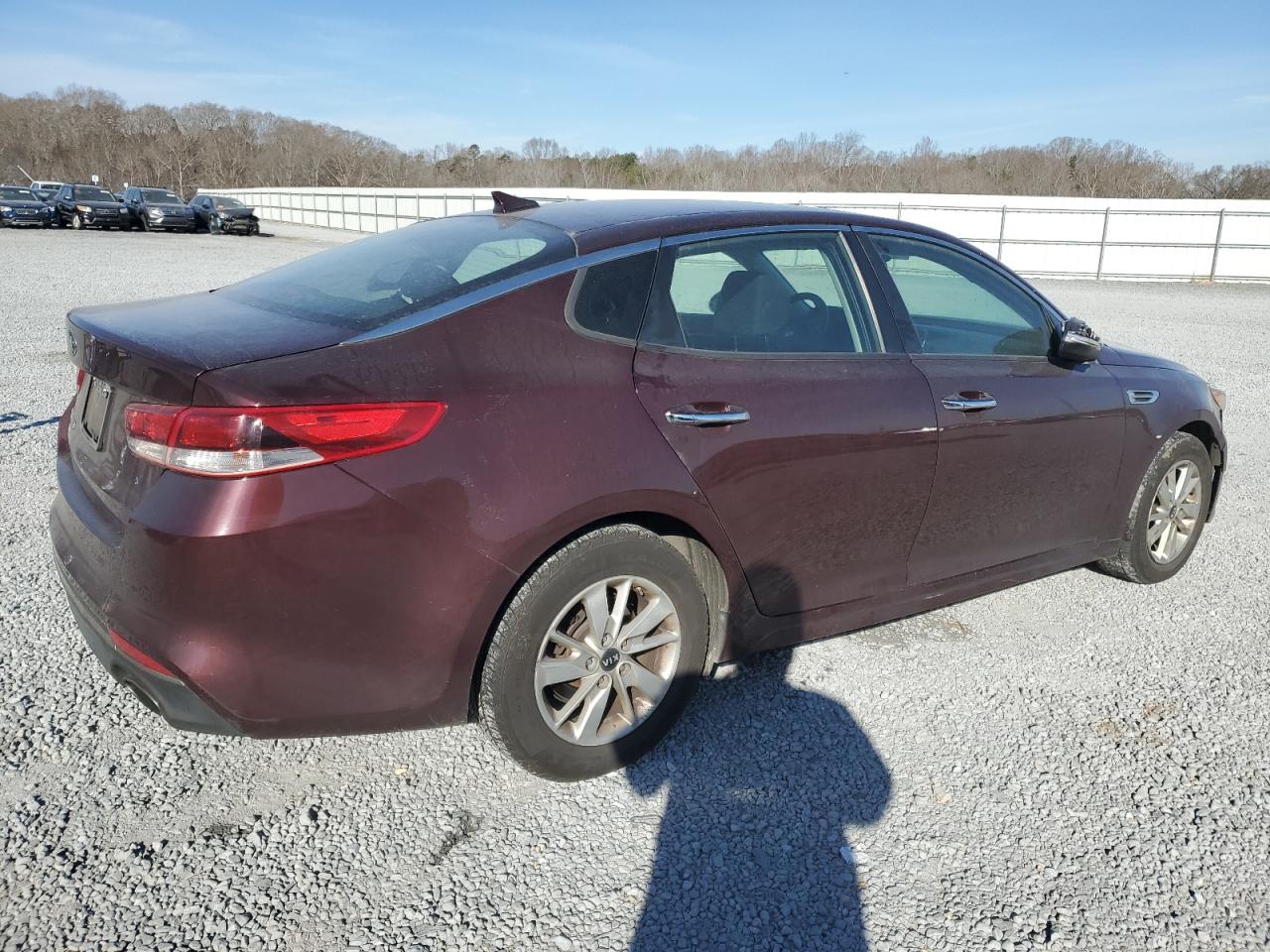 Photo 2 VIN: 5XXGT4L3XJG185001 - KIA OPTIMA 