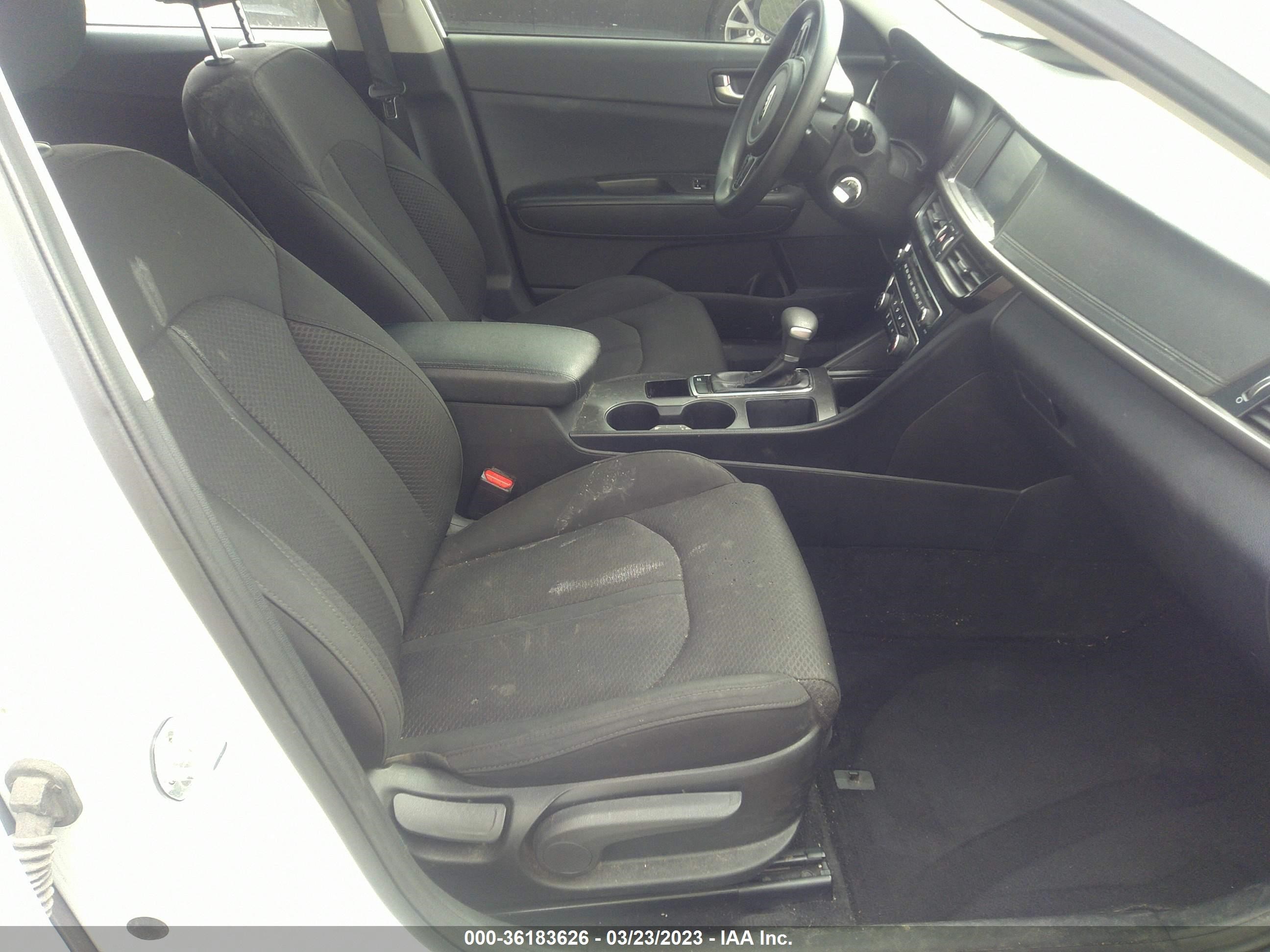 Photo 4 VIN: 5XXGT4L3XJG209264 - KIA OPTIMA 