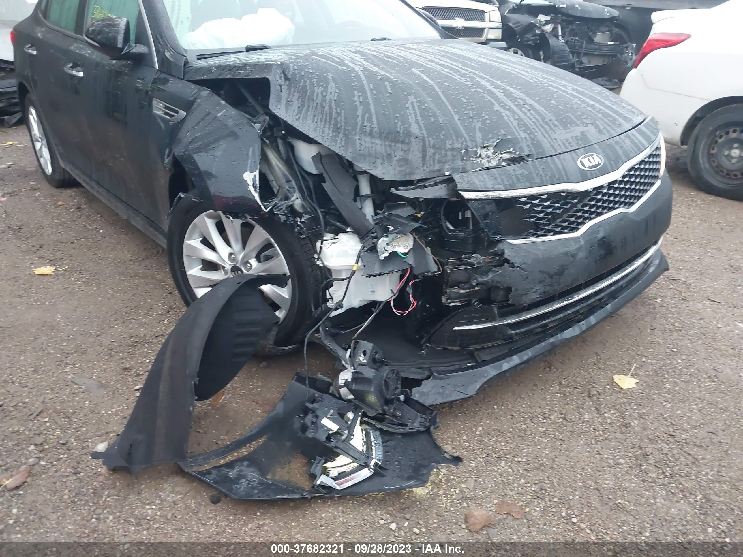 Photo 11 VIN: 5XXGT4L3XJG237887 - KIA OPTIMA 