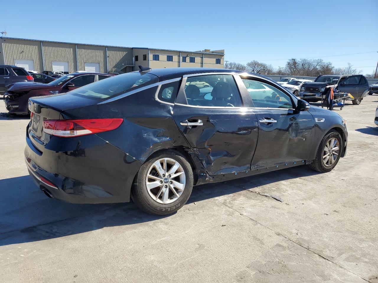 Photo 2 VIN: 5XXGT4L3XJG246671 - KIA OPTIMA 