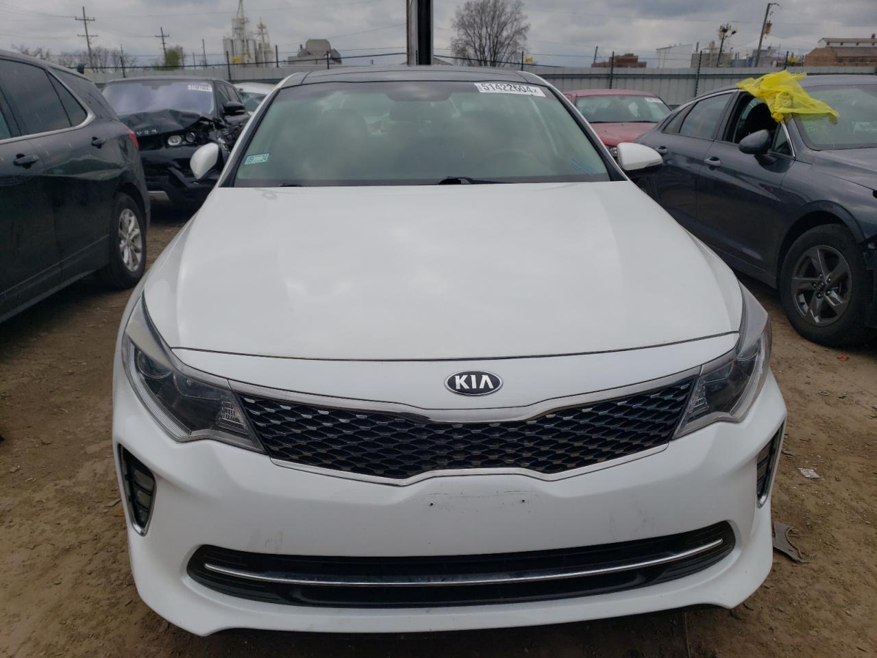 Photo 4 VIN: 5XXGT4L3XJG253880 - KIA OPTIMA 