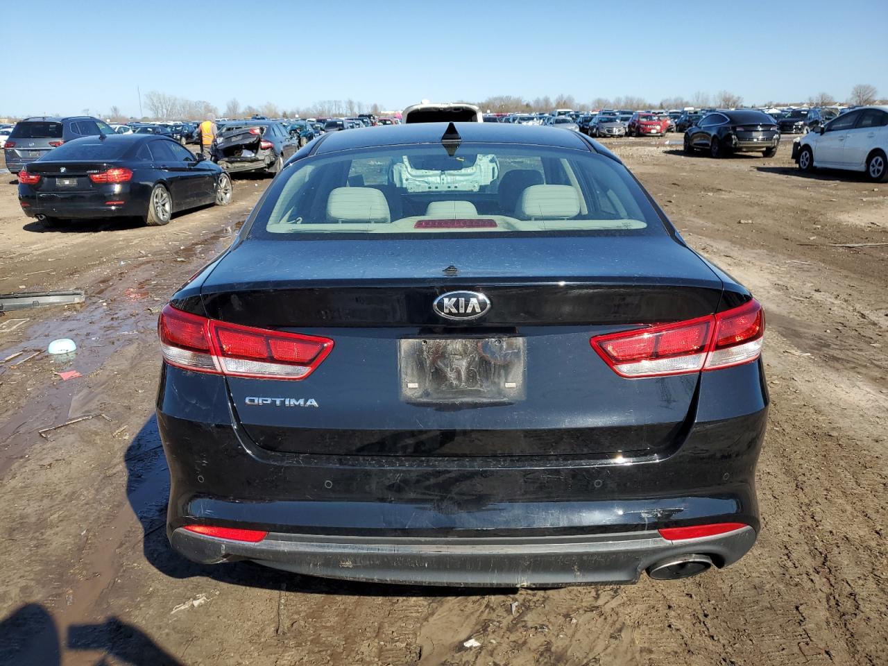 Photo 5 VIN: 5XXGT4L3XJG257363 - KIA OPTIMA 