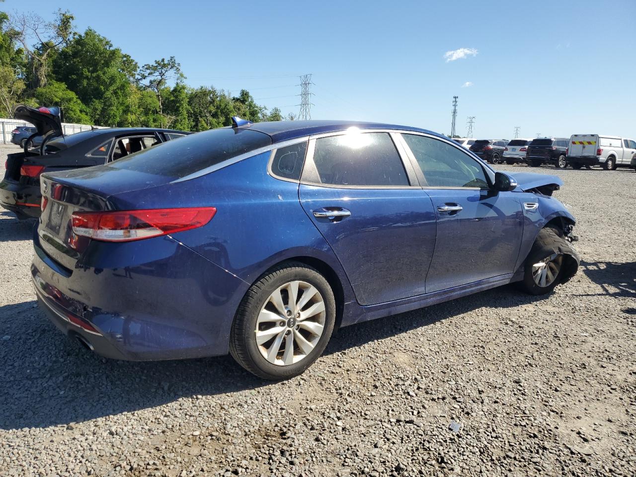 Photo 2 VIN: 5XXGT4L3XJG263647 - KIA OPTIMA 