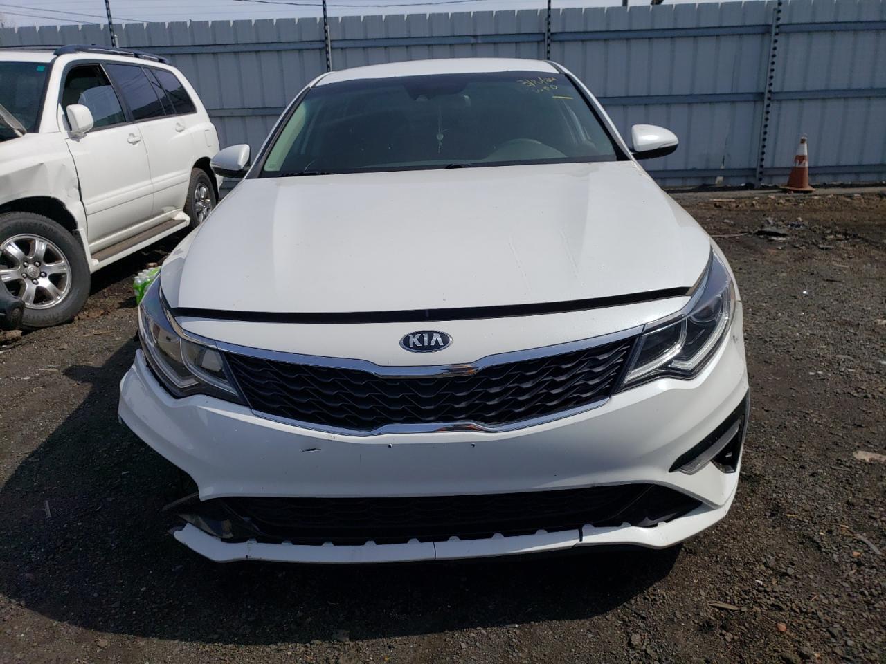 Photo 4 VIN: 5XXGT4L3XKG299680 - KIA OPTIMA 