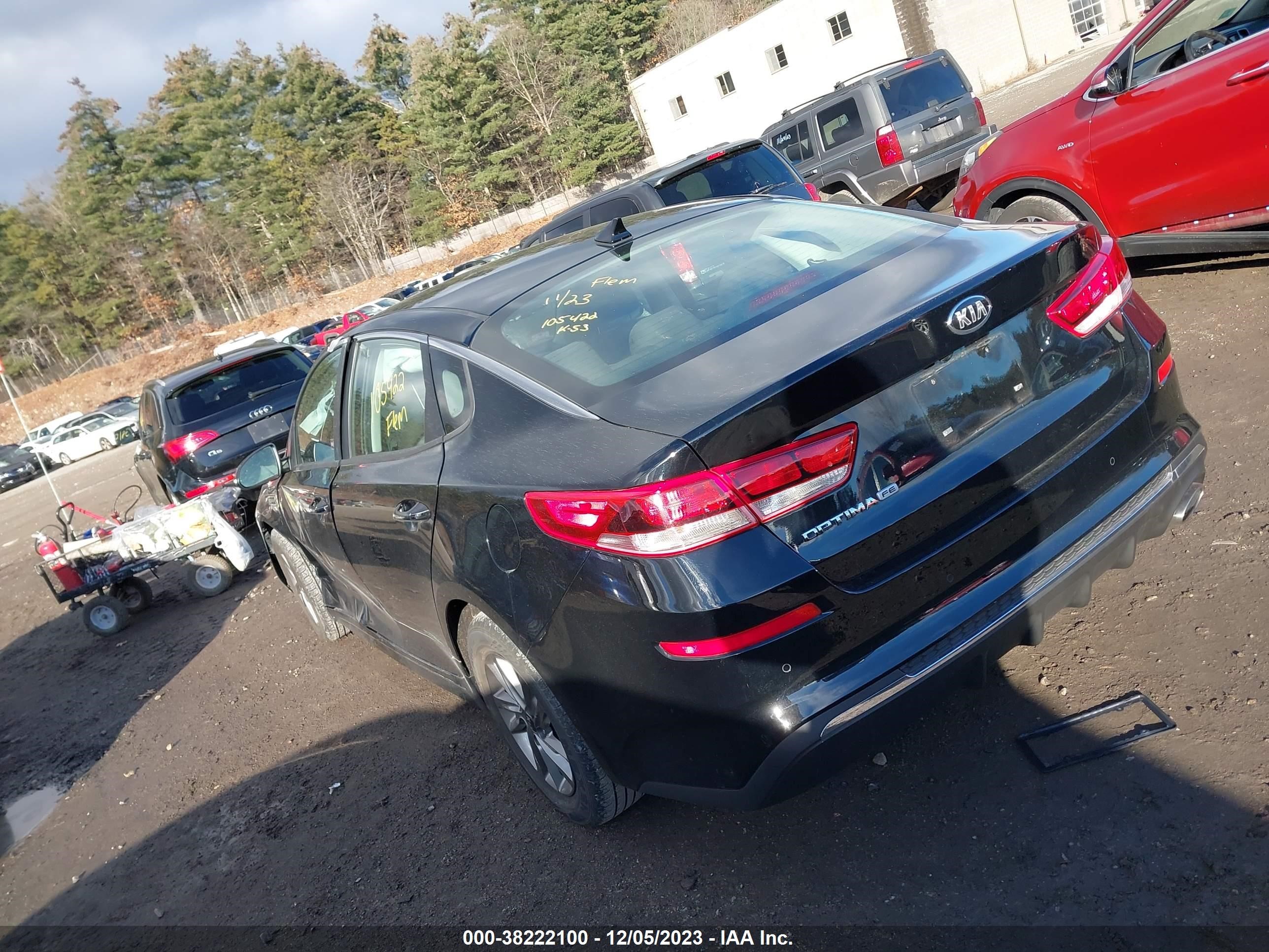 Photo 2 VIN: 5XXGT4L3XKG311231 - KIA OPTIMA 