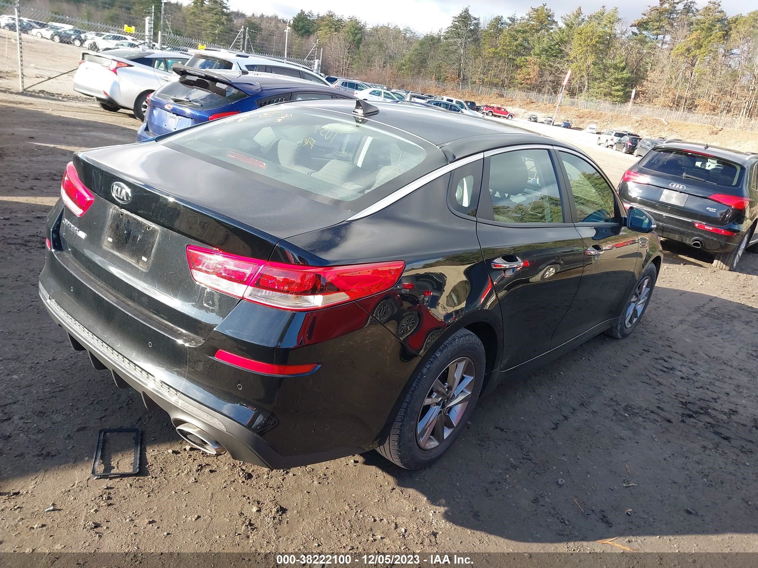 Photo 3 VIN: 5XXGT4L3XKG311231 - KIA OPTIMA 